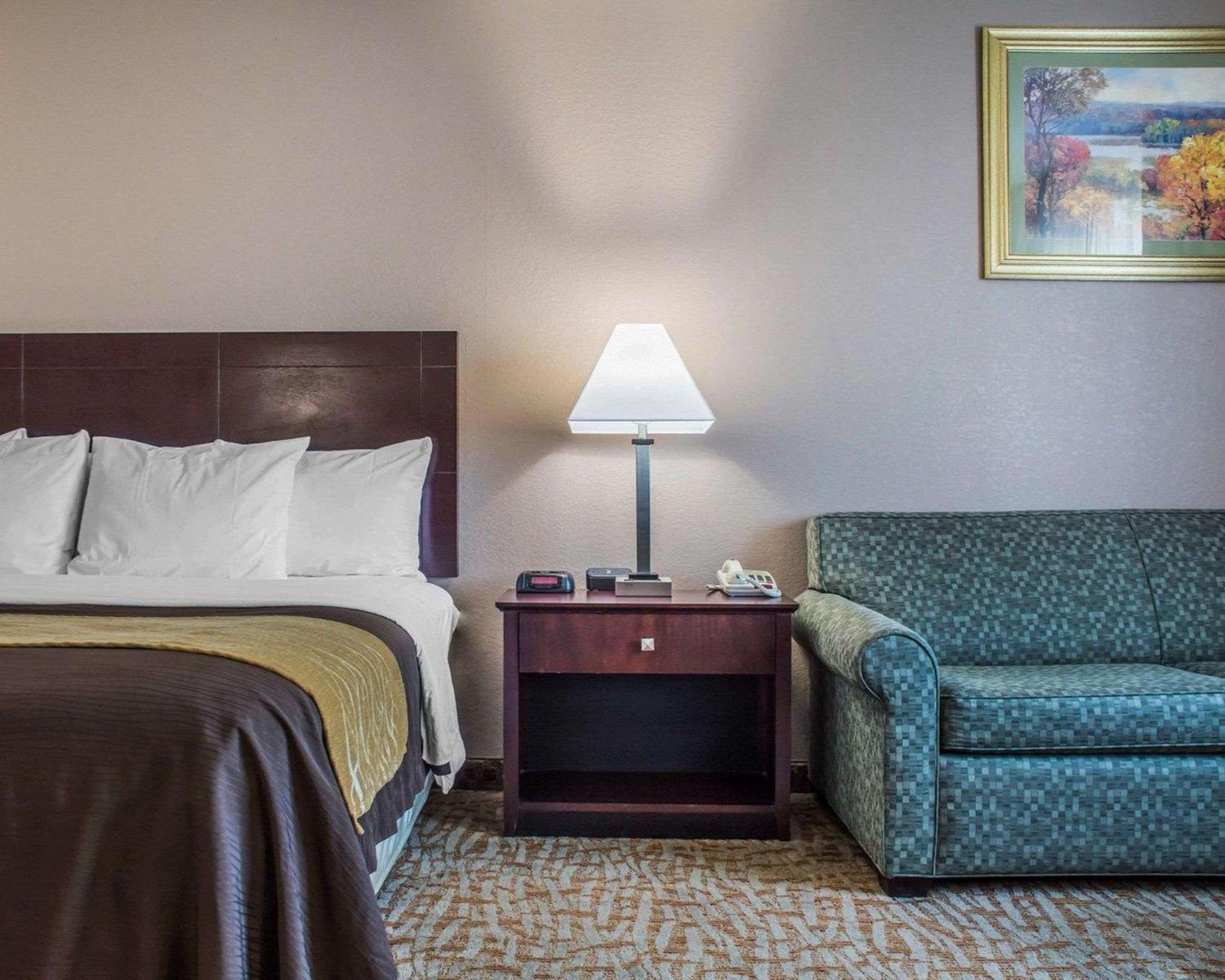 King Room with Sofa Bed - Non-Smoking - Photo 6
