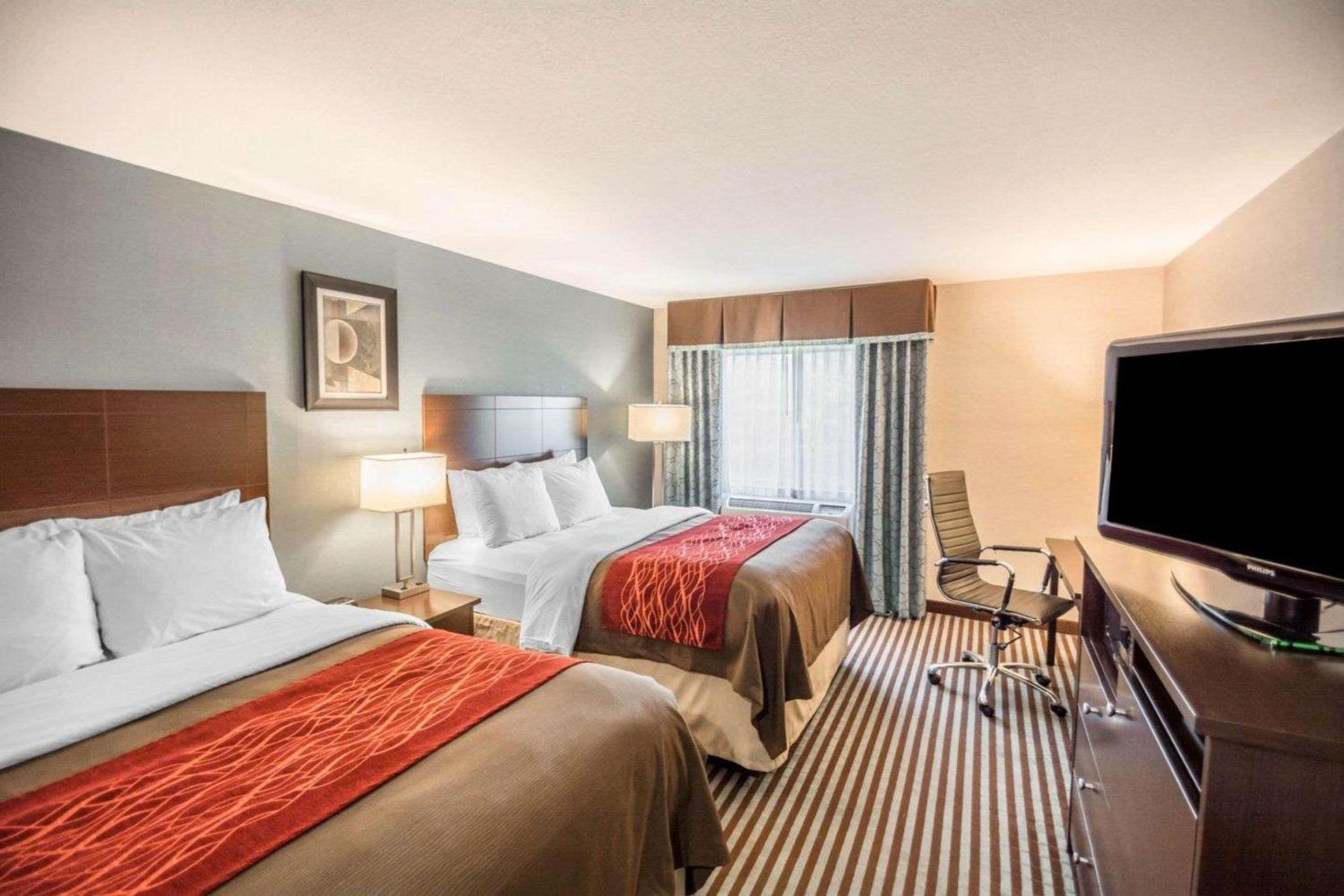 Queen Room with Two Queen Beds - Non-Smoking - Photo 3