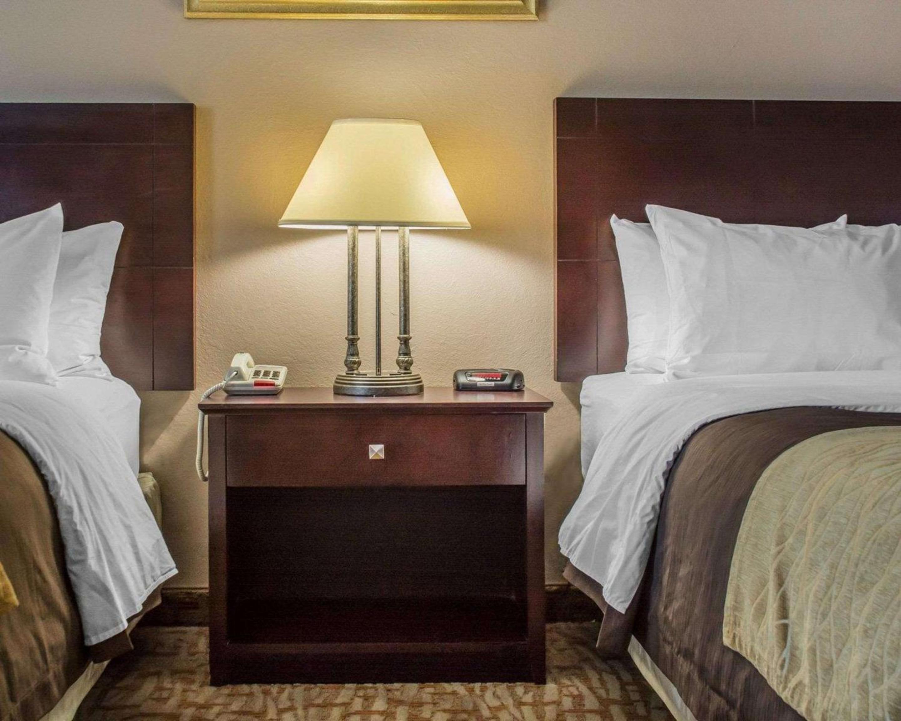Double Room with Two Double Beds - Non-Smoking - Photo 3
