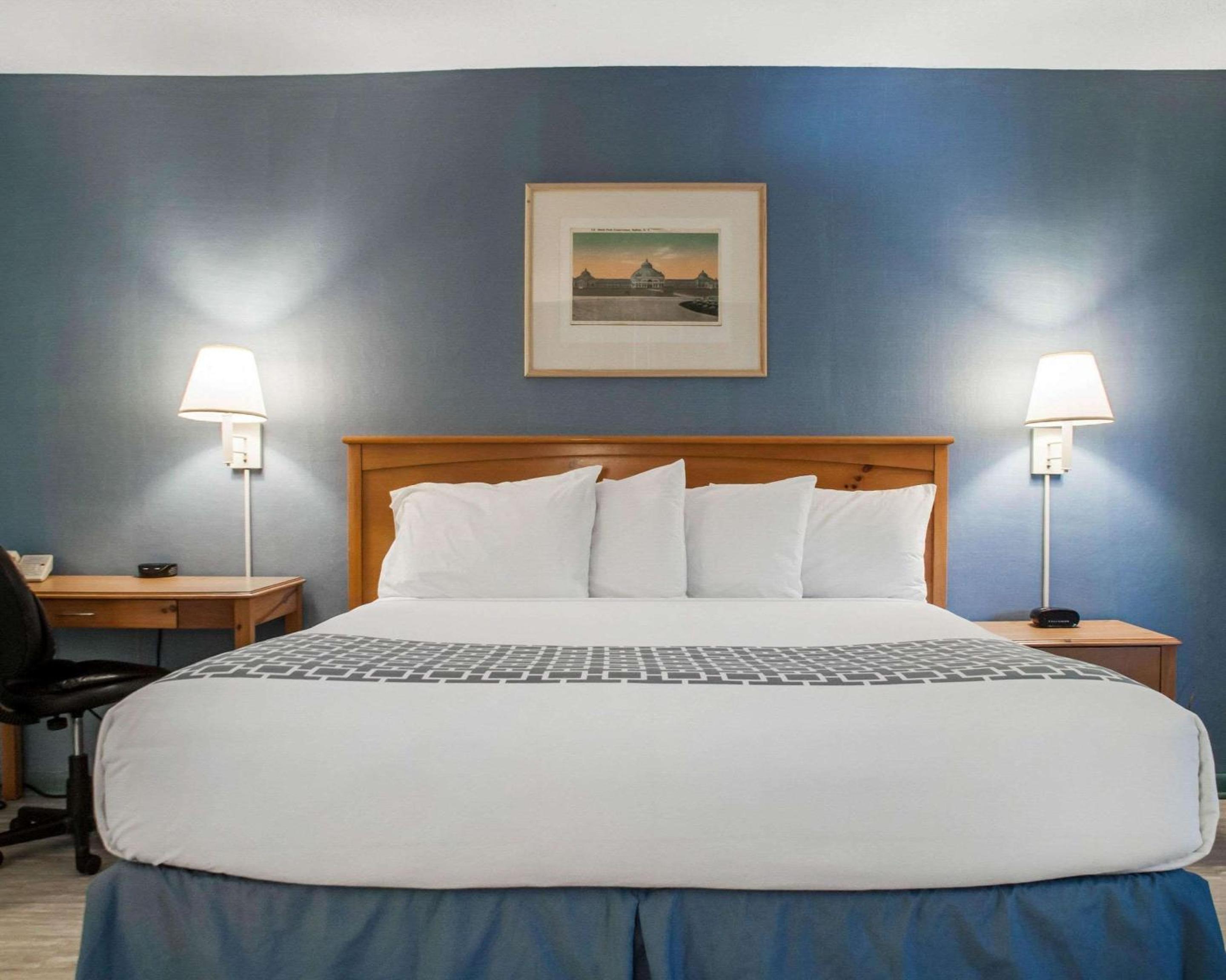 King Room - Accessible/Non-Smoking - Photo 1
