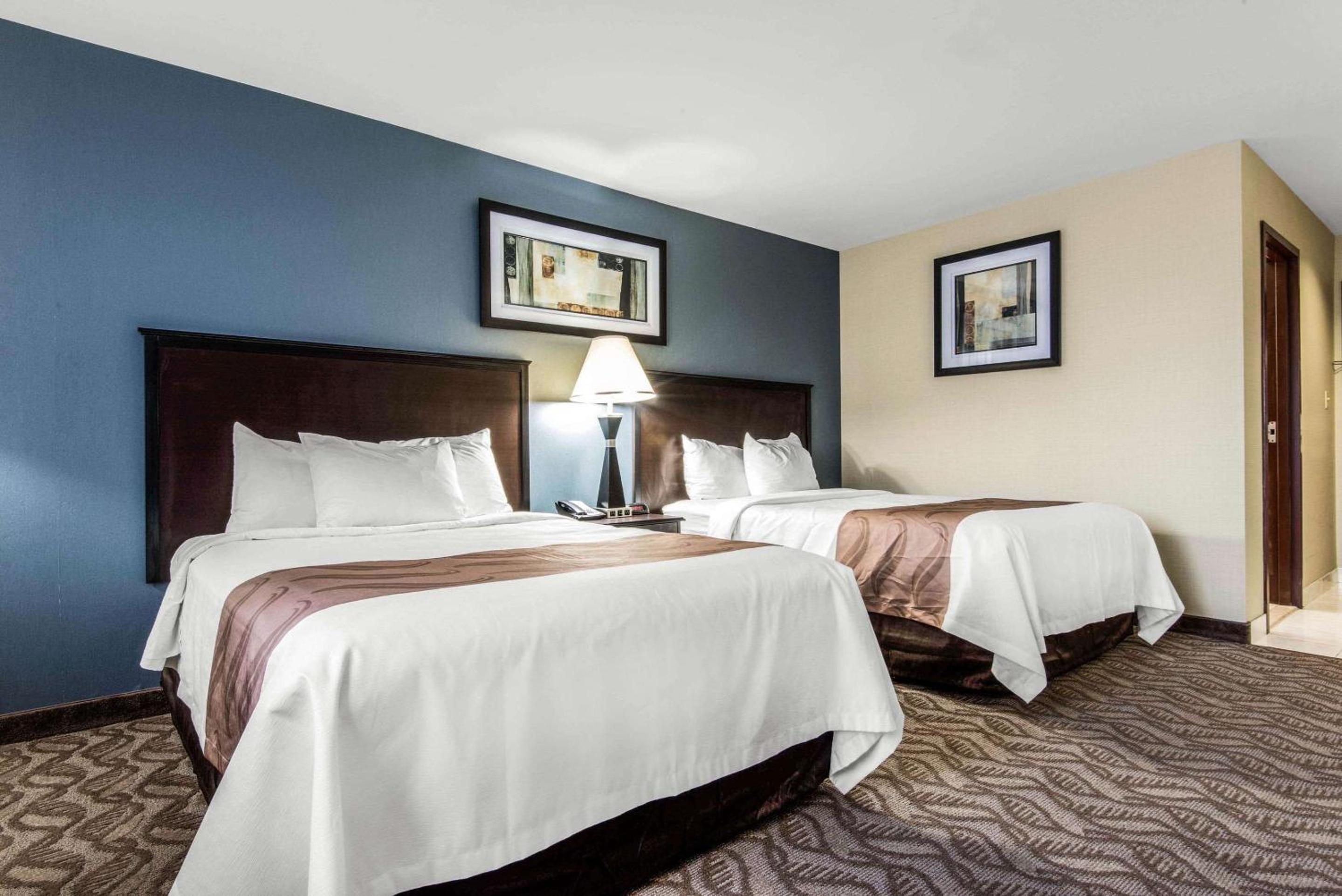 Standard Room with Two Double Beds - Non-Smoking - Photo 4