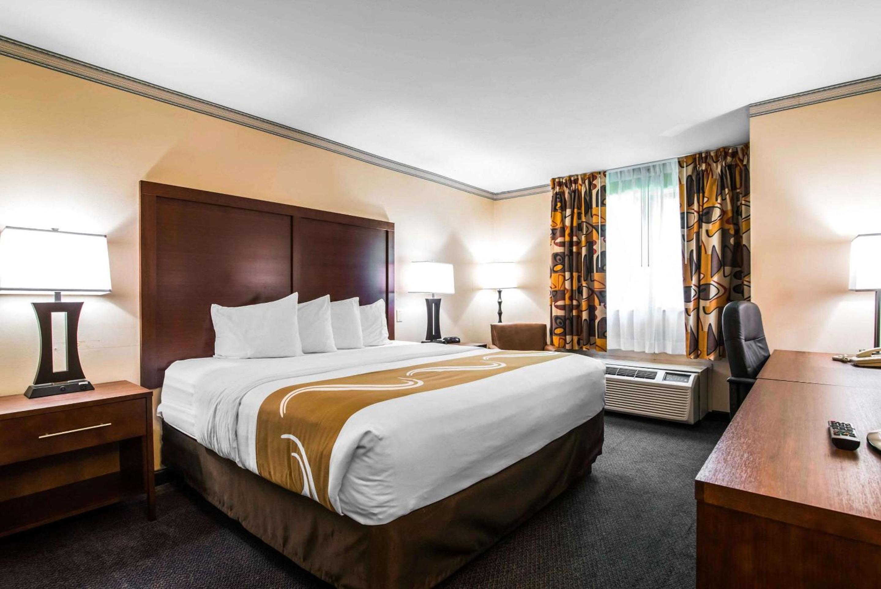 Standard King Room - Non-Smoking  - Photo 2