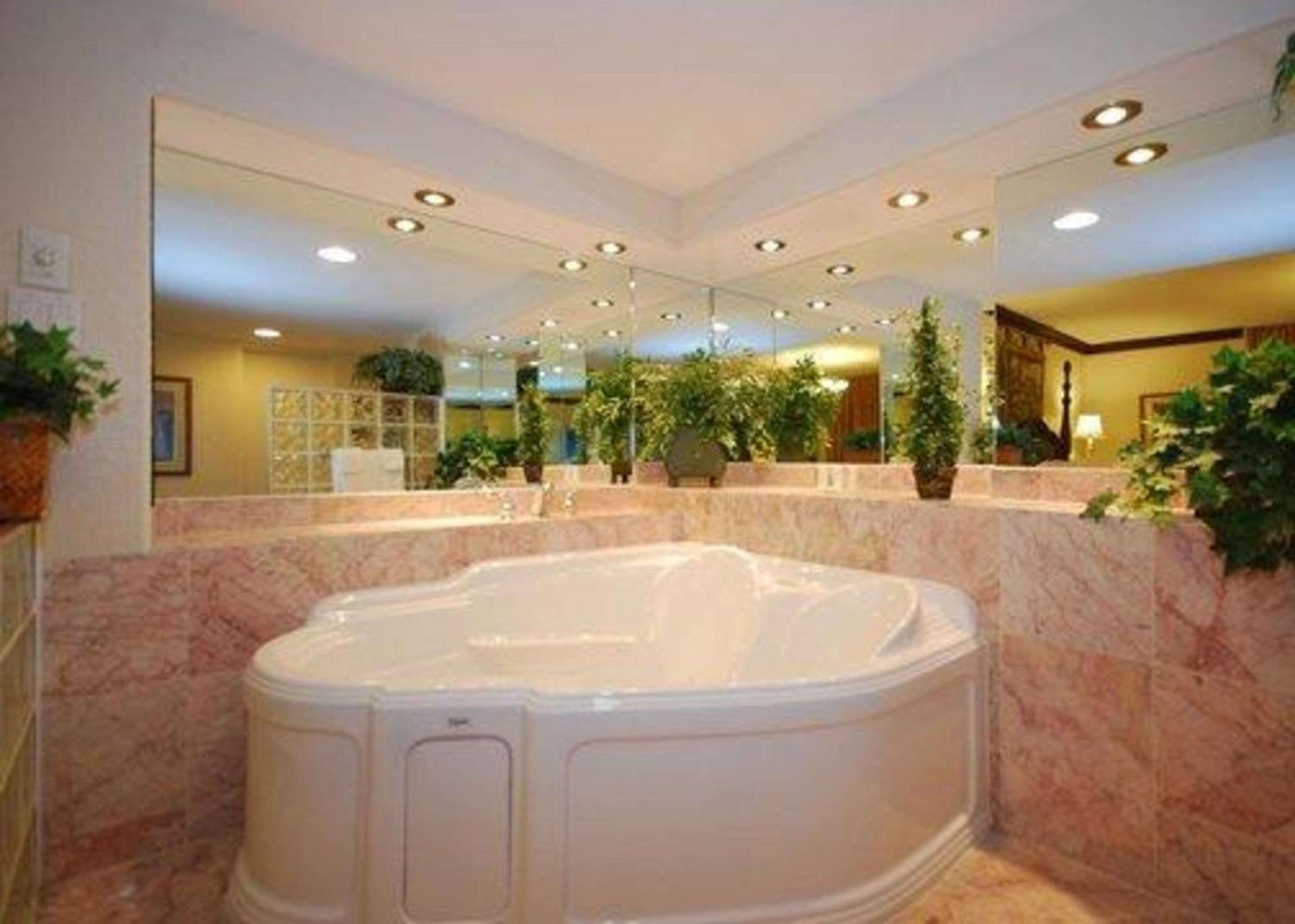 King Suite with Spa Bath photo 2