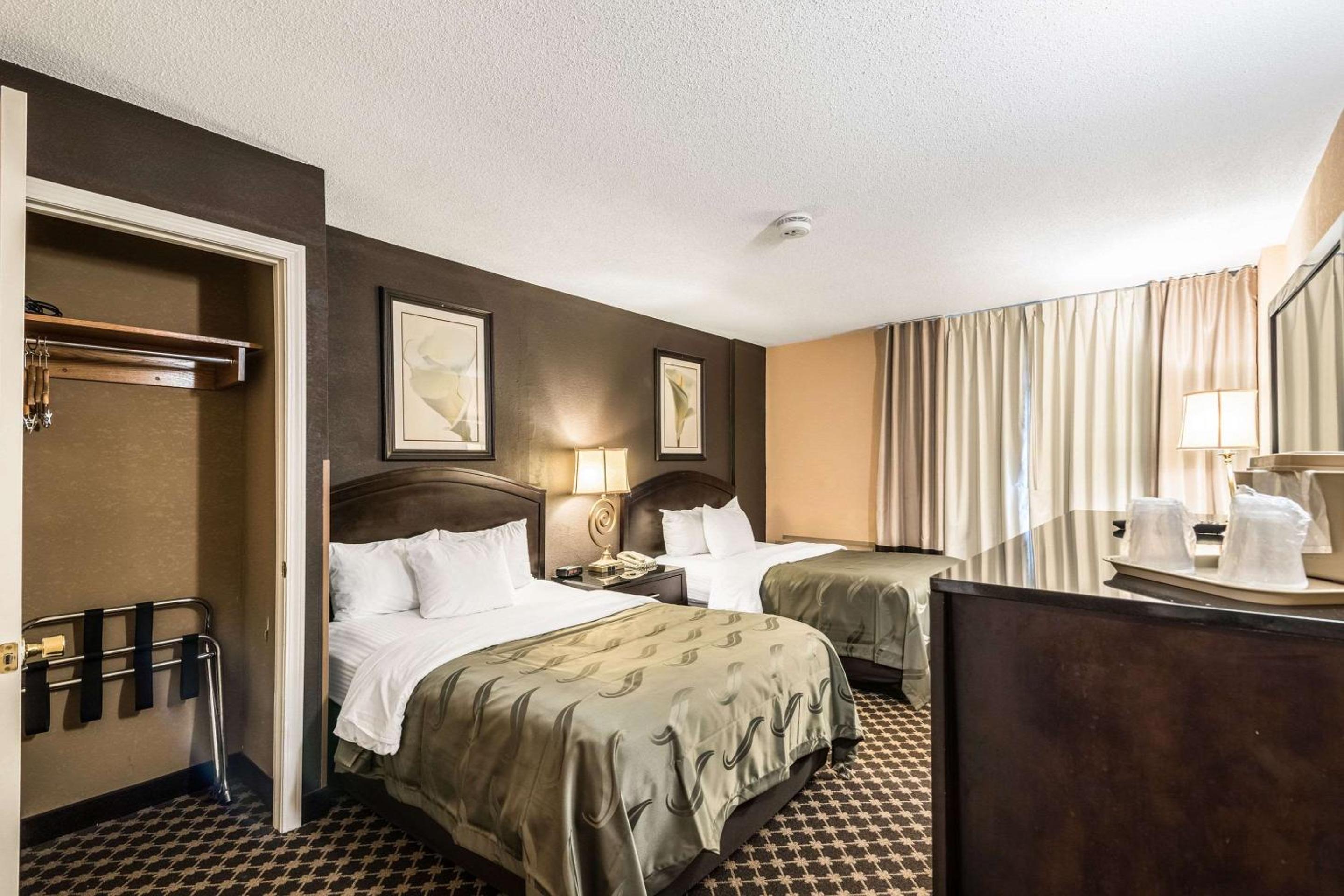 Double Room with Two Double Beds - Non-Smoking - Photo 3