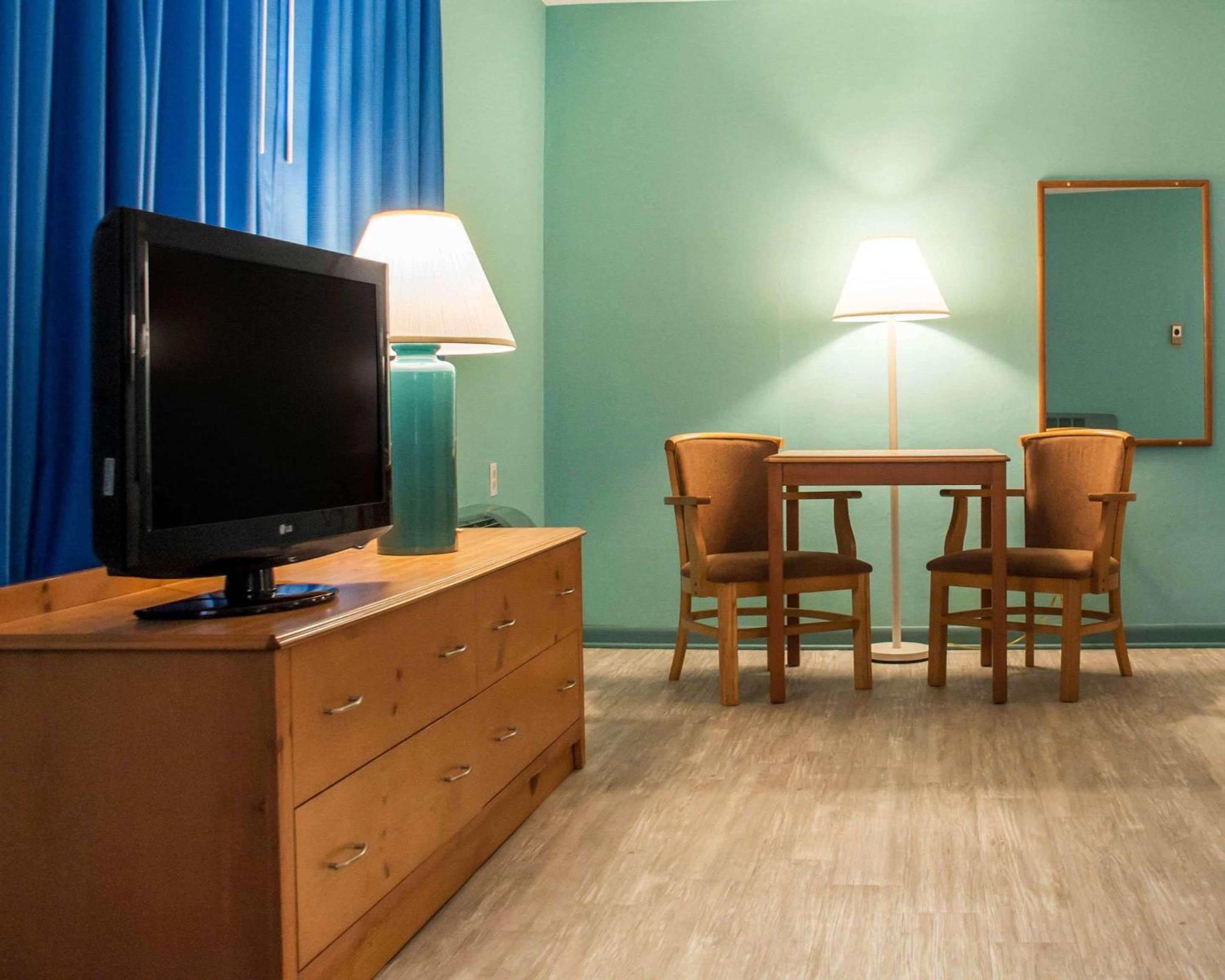 King Room - Accessible/Non-Smoking - Photo 4