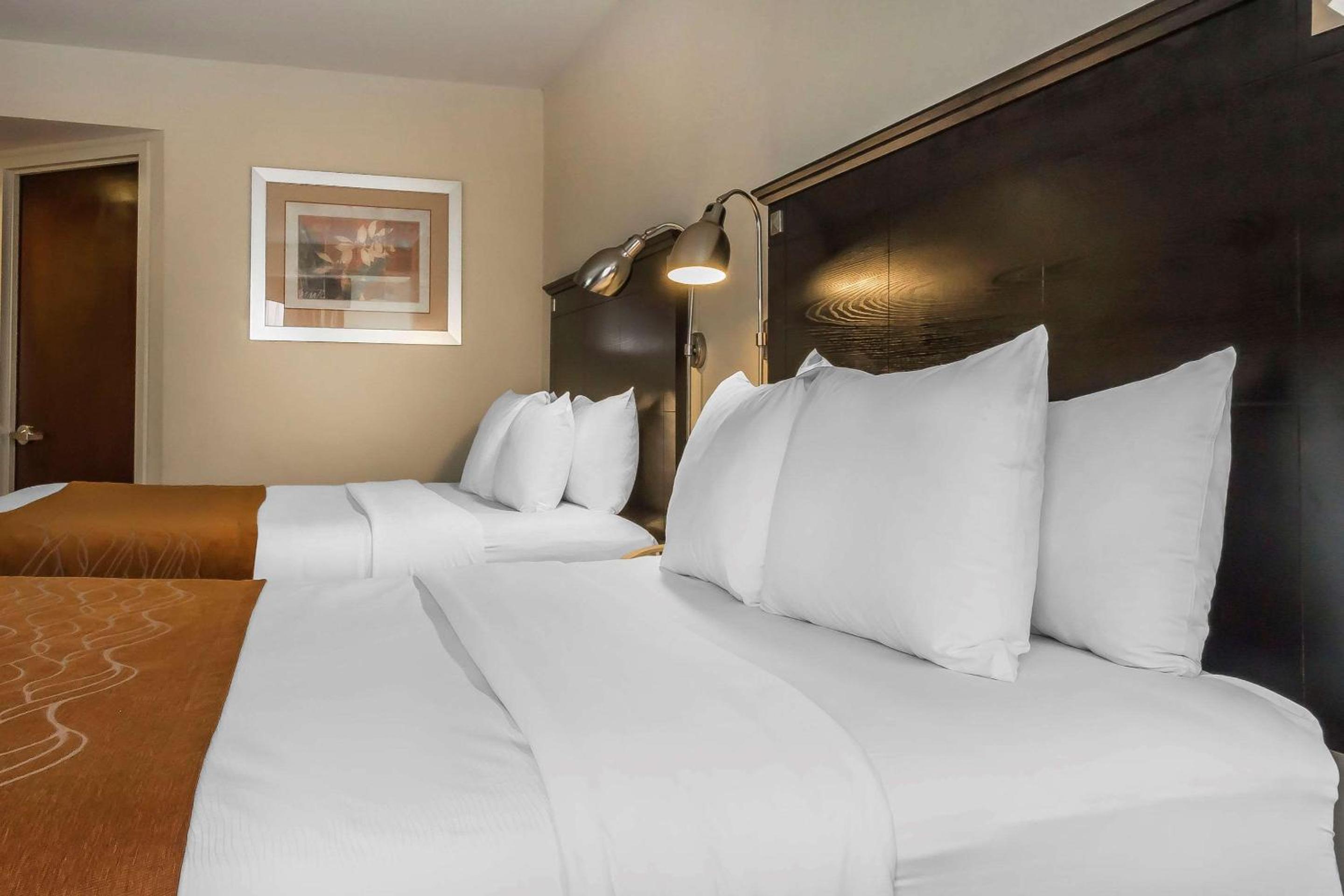 Queen Room with Two Queen Beds - Photo 7