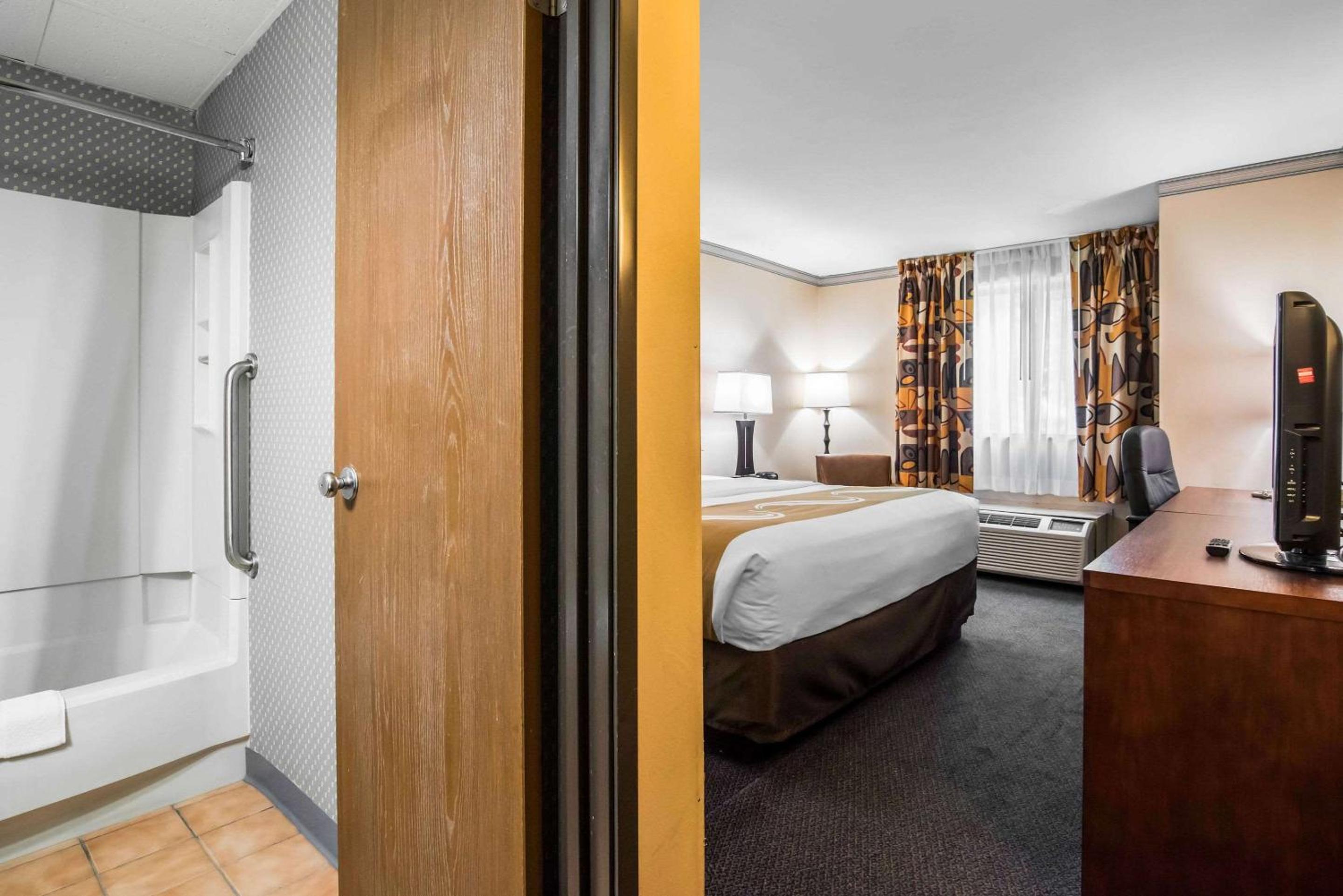 King Room - Accessible/Non-Smoking - Photo 4