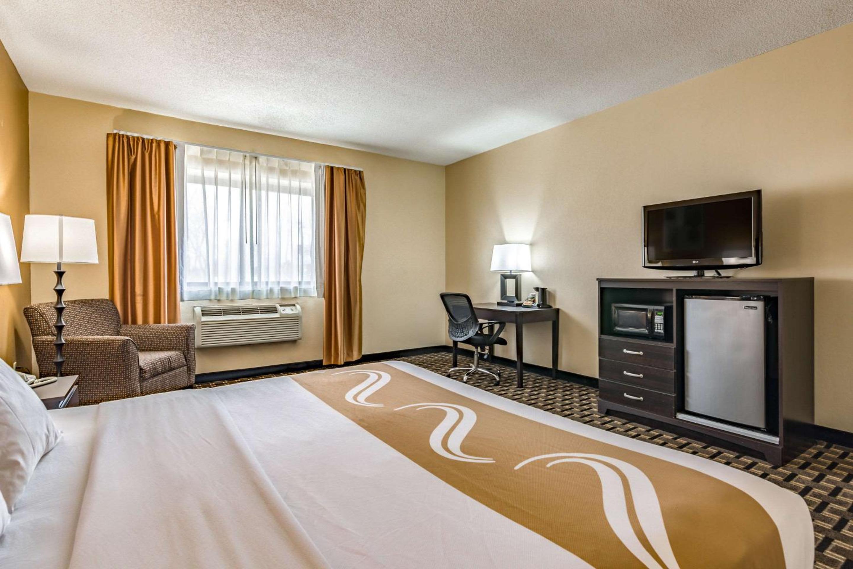 King Room - Non-Smoking - Photo 3