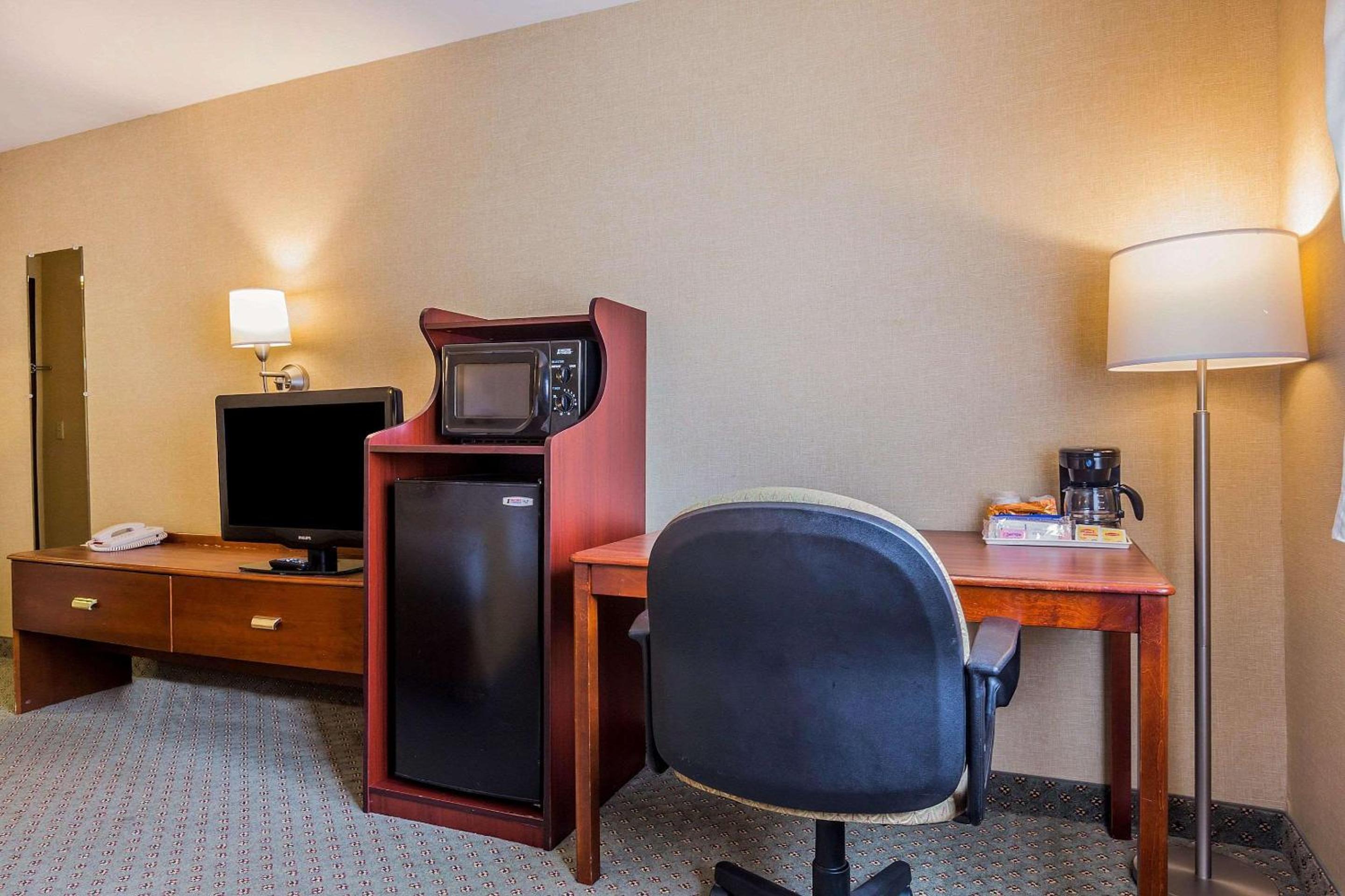 Double Room with Two Double Beds - Non-Smoking - Photo 1