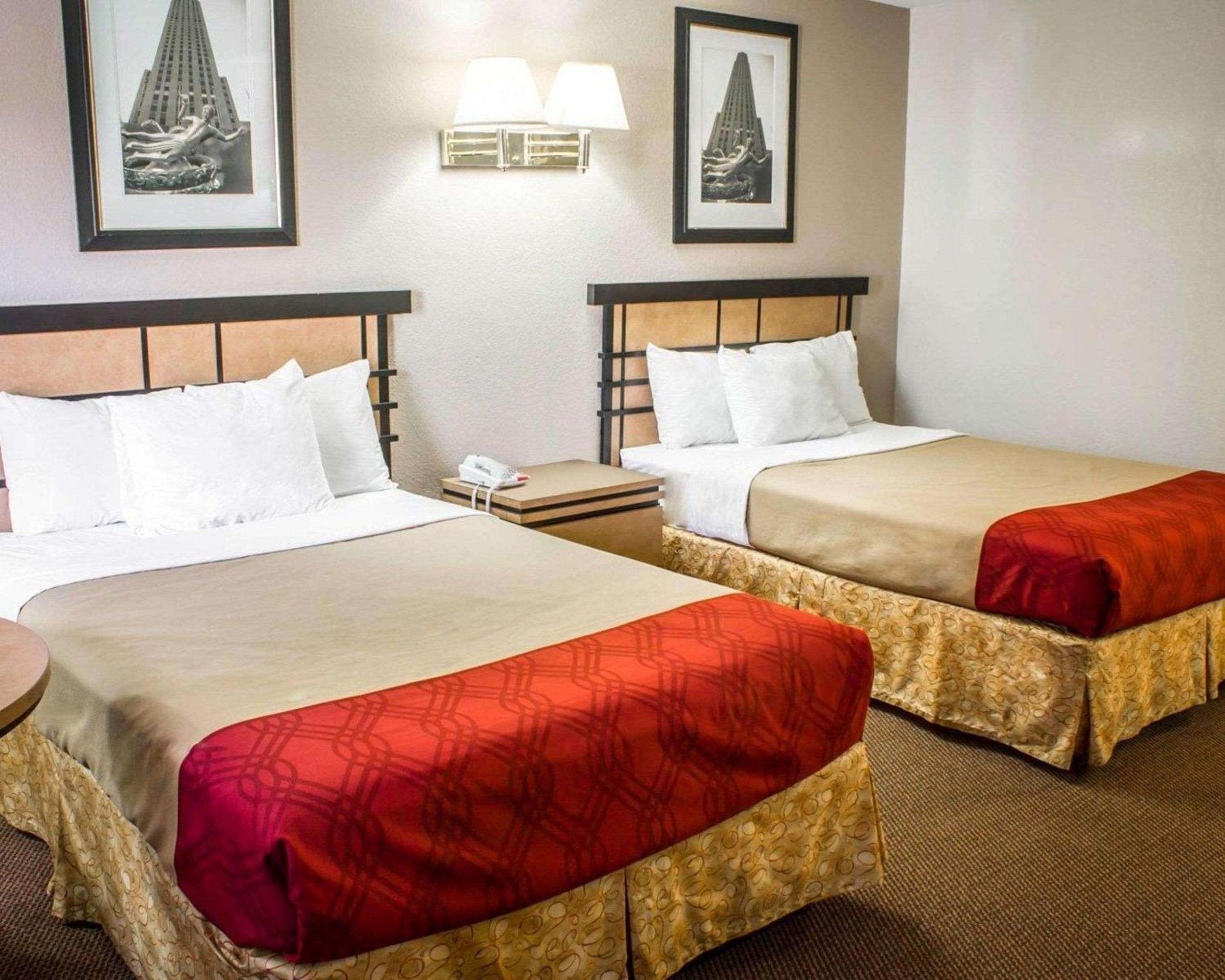Double Room with Two Double Beds - Smoking photo 1