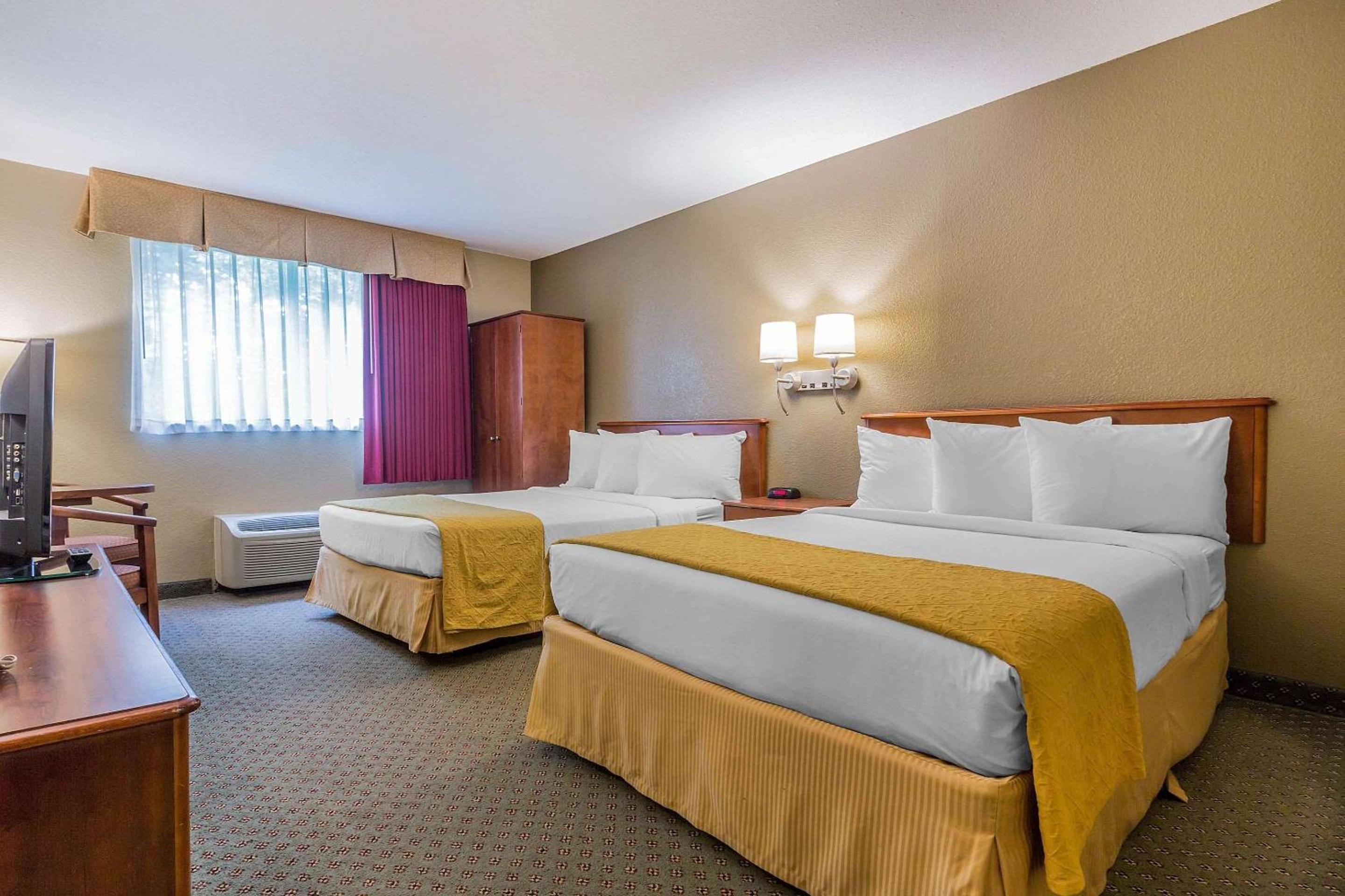 Double Room with Two Double Beds - Non-Smoking - Photo 8