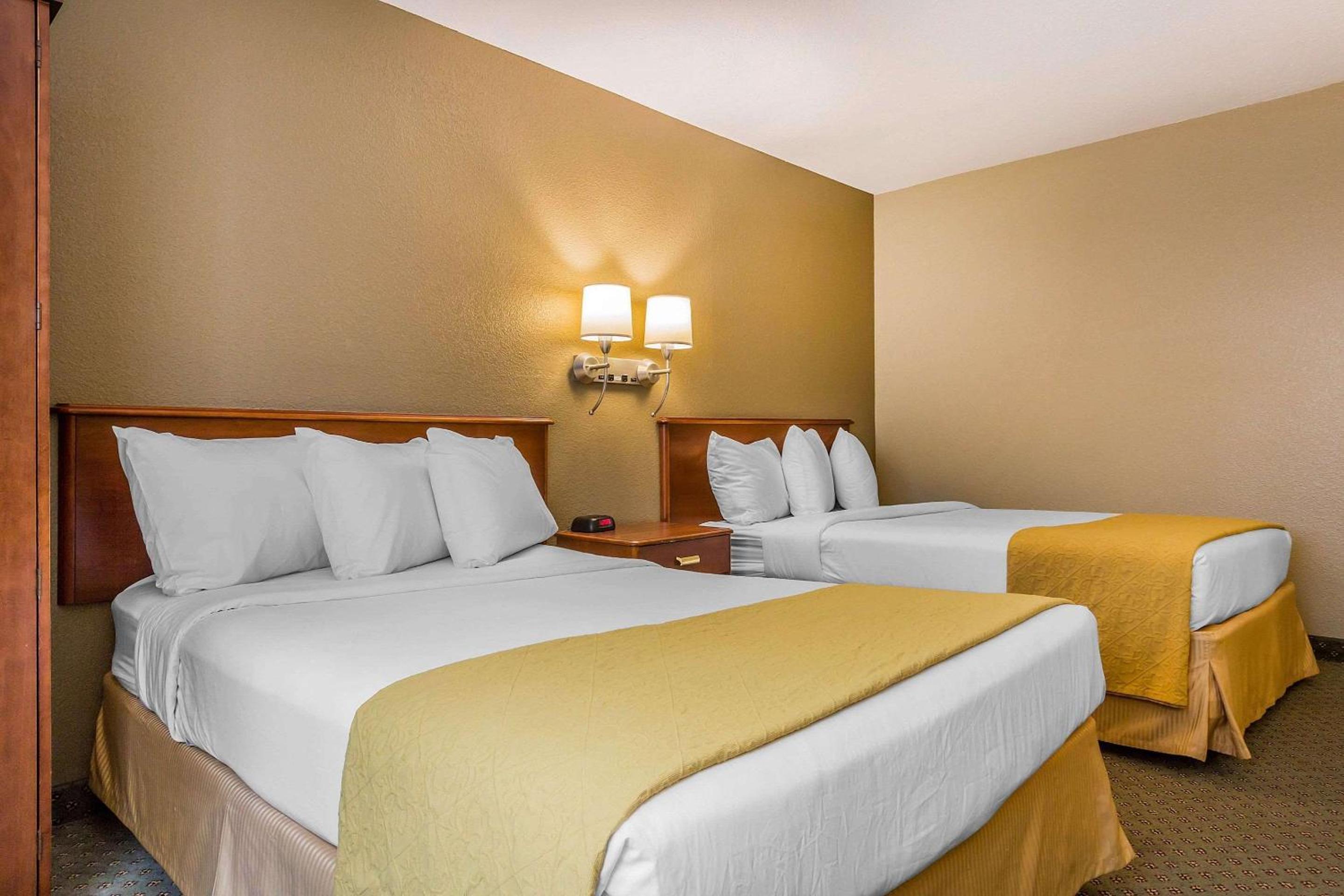 Double Room with Two Double Beds - Non-Smoking - Photo 3