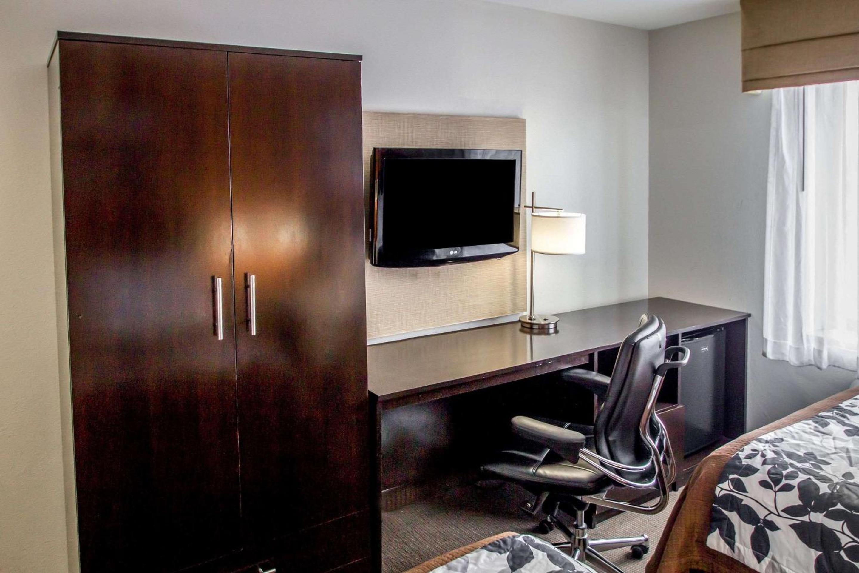 Double Room with Two Double Beds photo 3