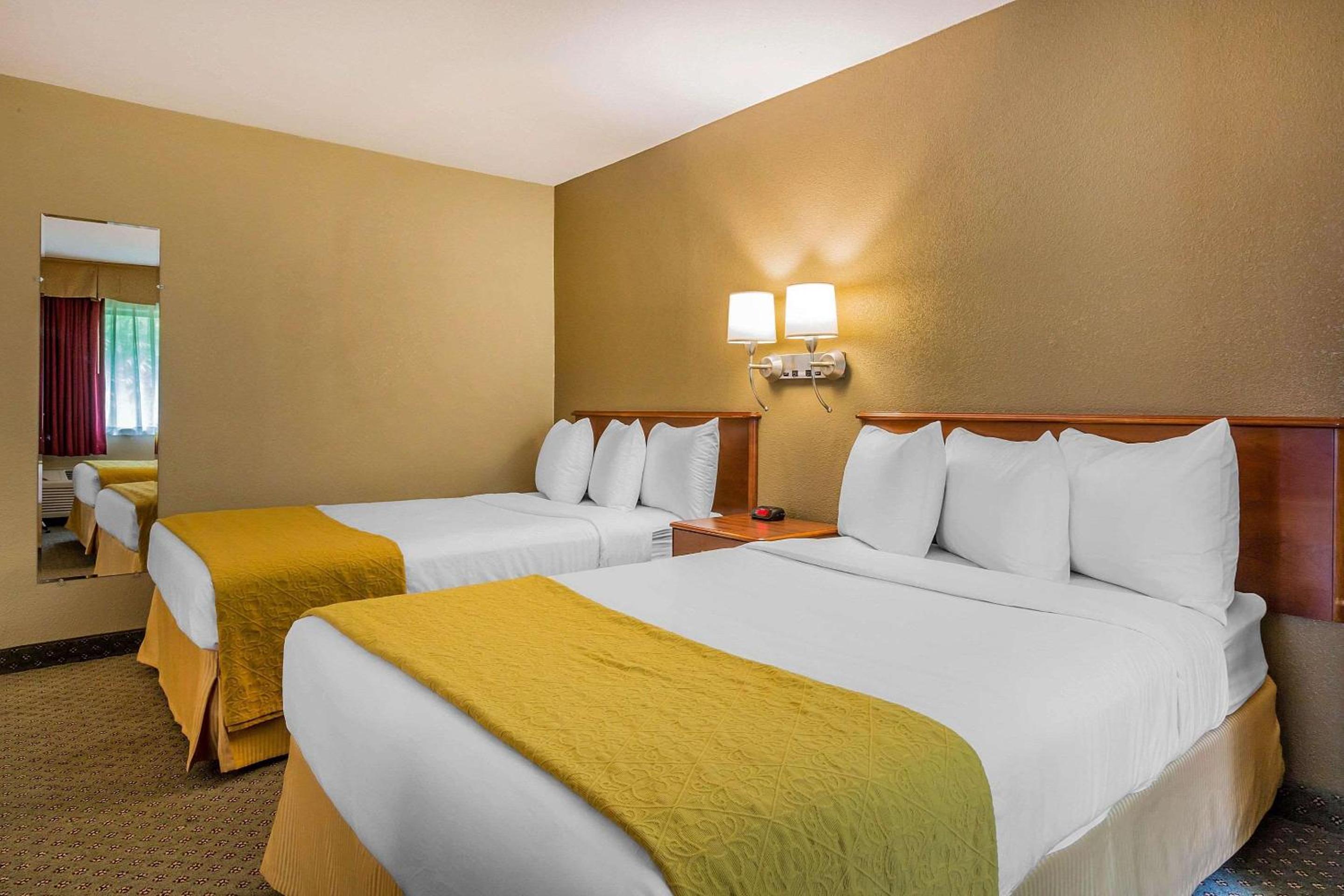 Double Room with Two Double Beds - Non-Smoking - Photo 4