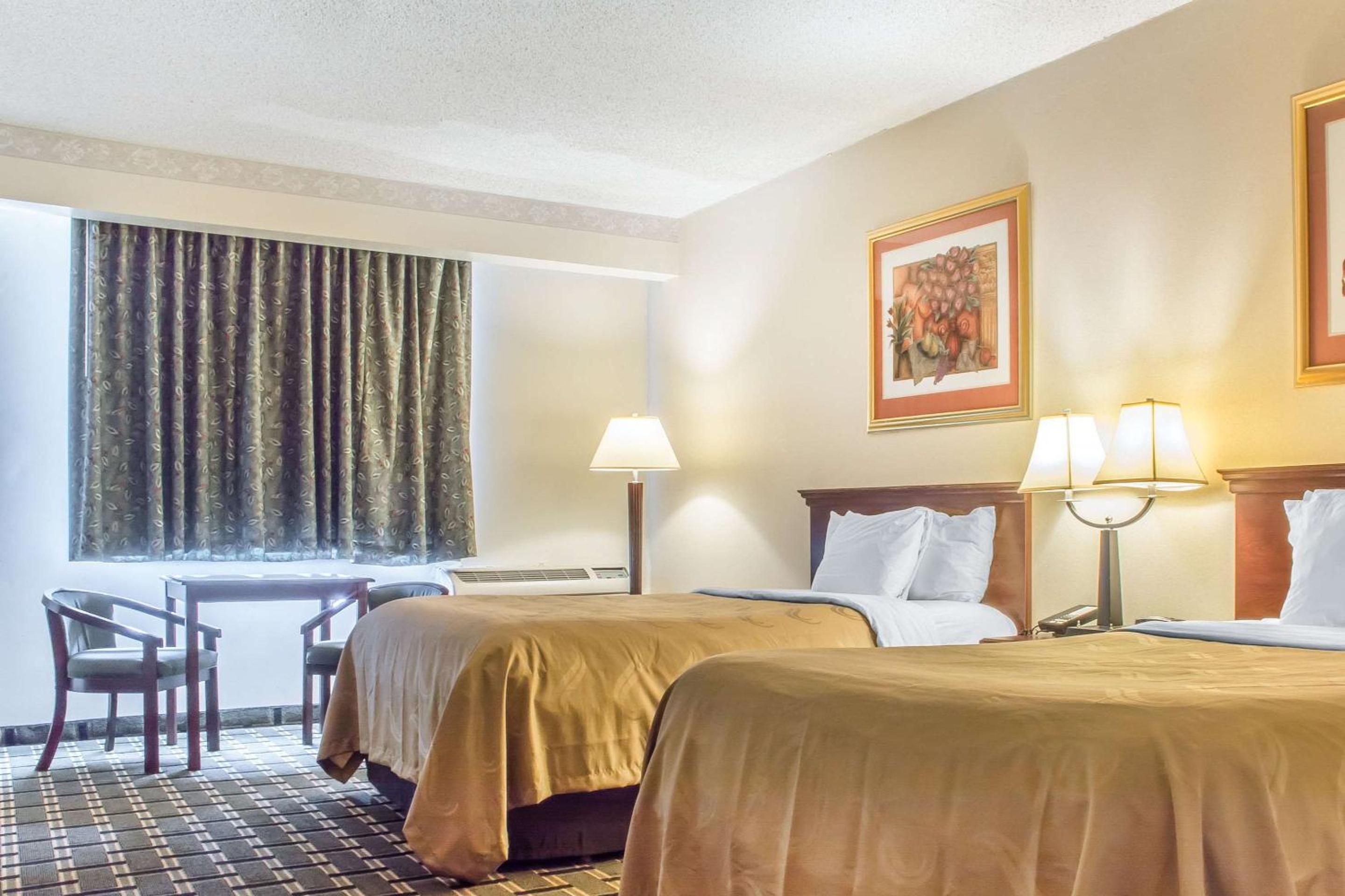 Double Room with Two Double Beds - Non-Smoking - Photo 4