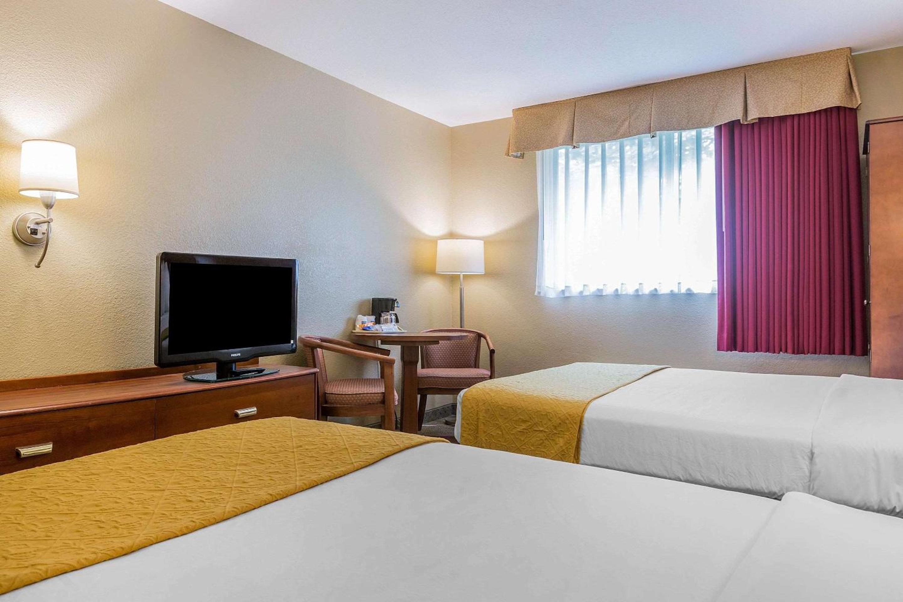 Double Room with Two Double Beds - Non-Smoking - Photo 5