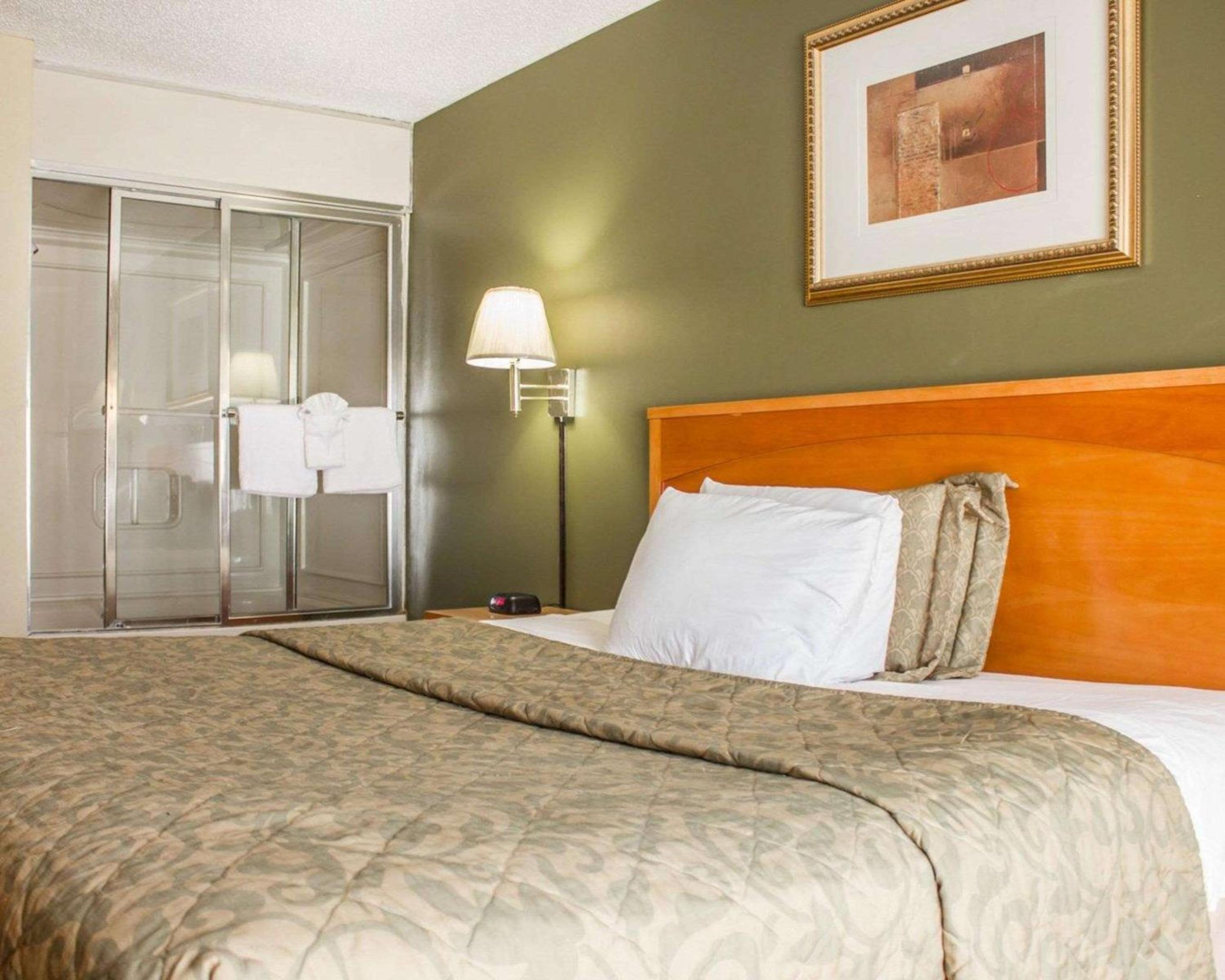 Standard King Room - Photo 1