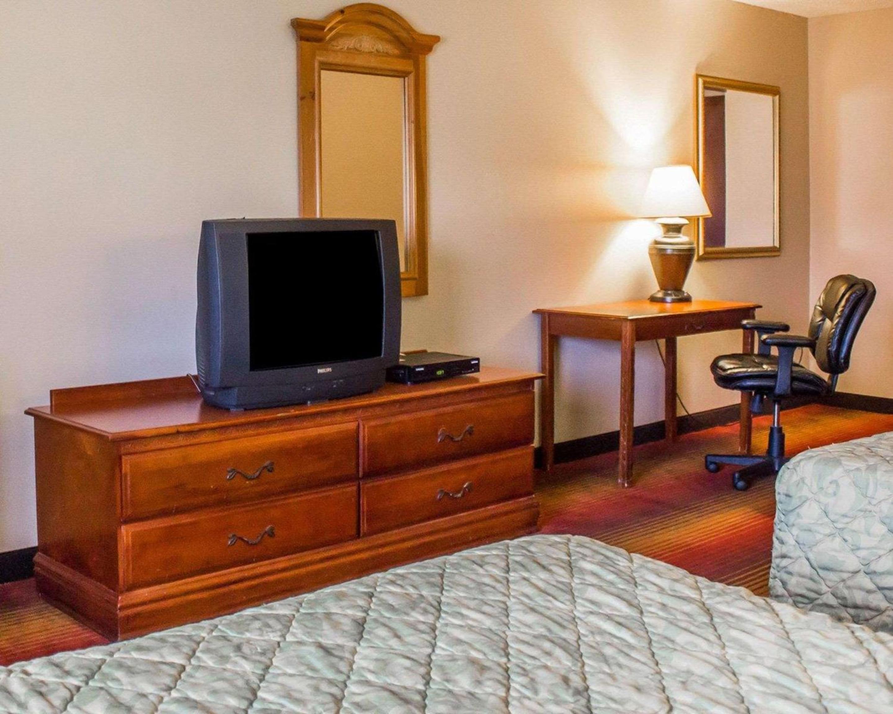 Double Room with Two Double Beds - Non-Smoking - Photo 2