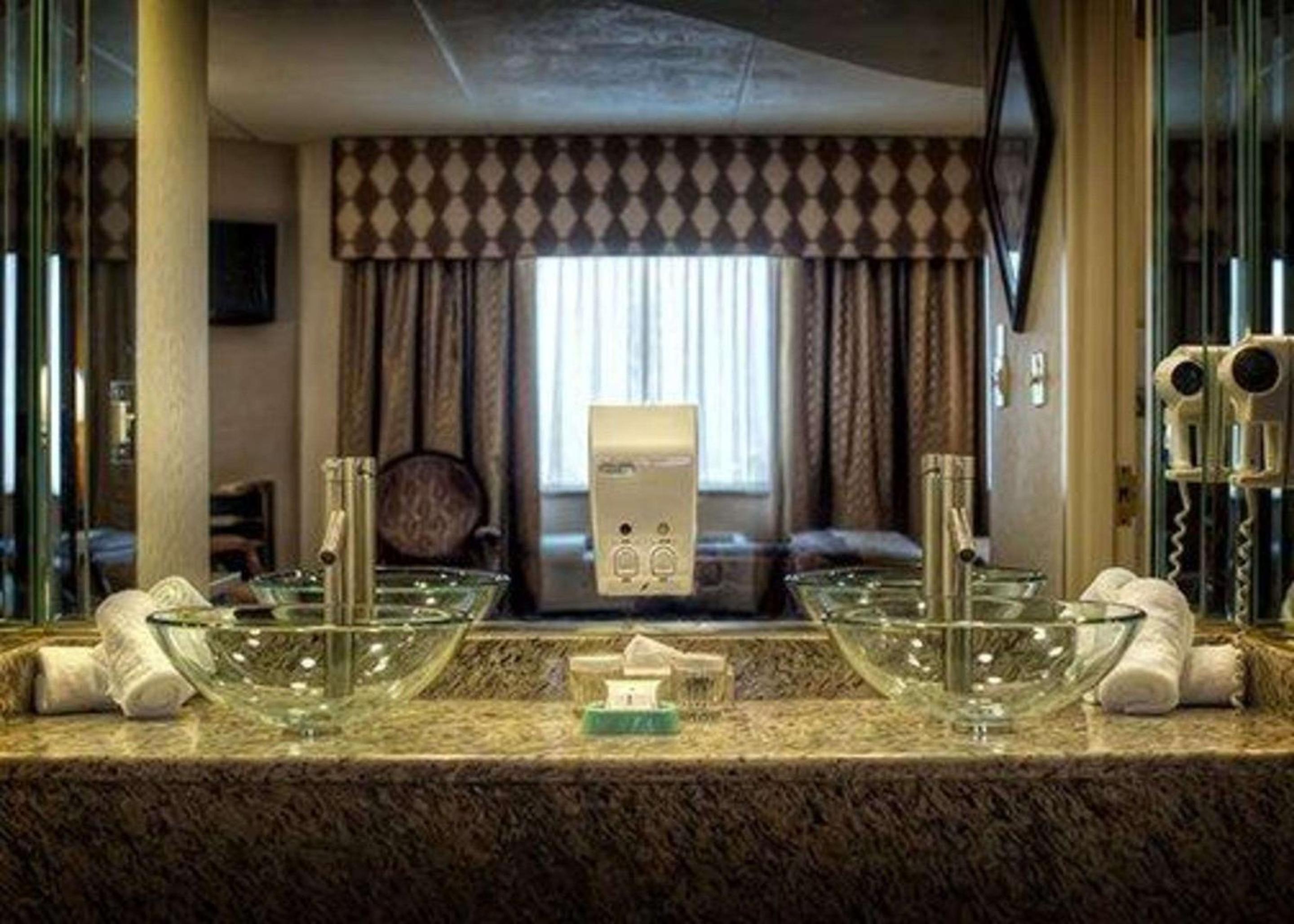 King Suite with Spa Bath - Non-Smoking - Photo 5