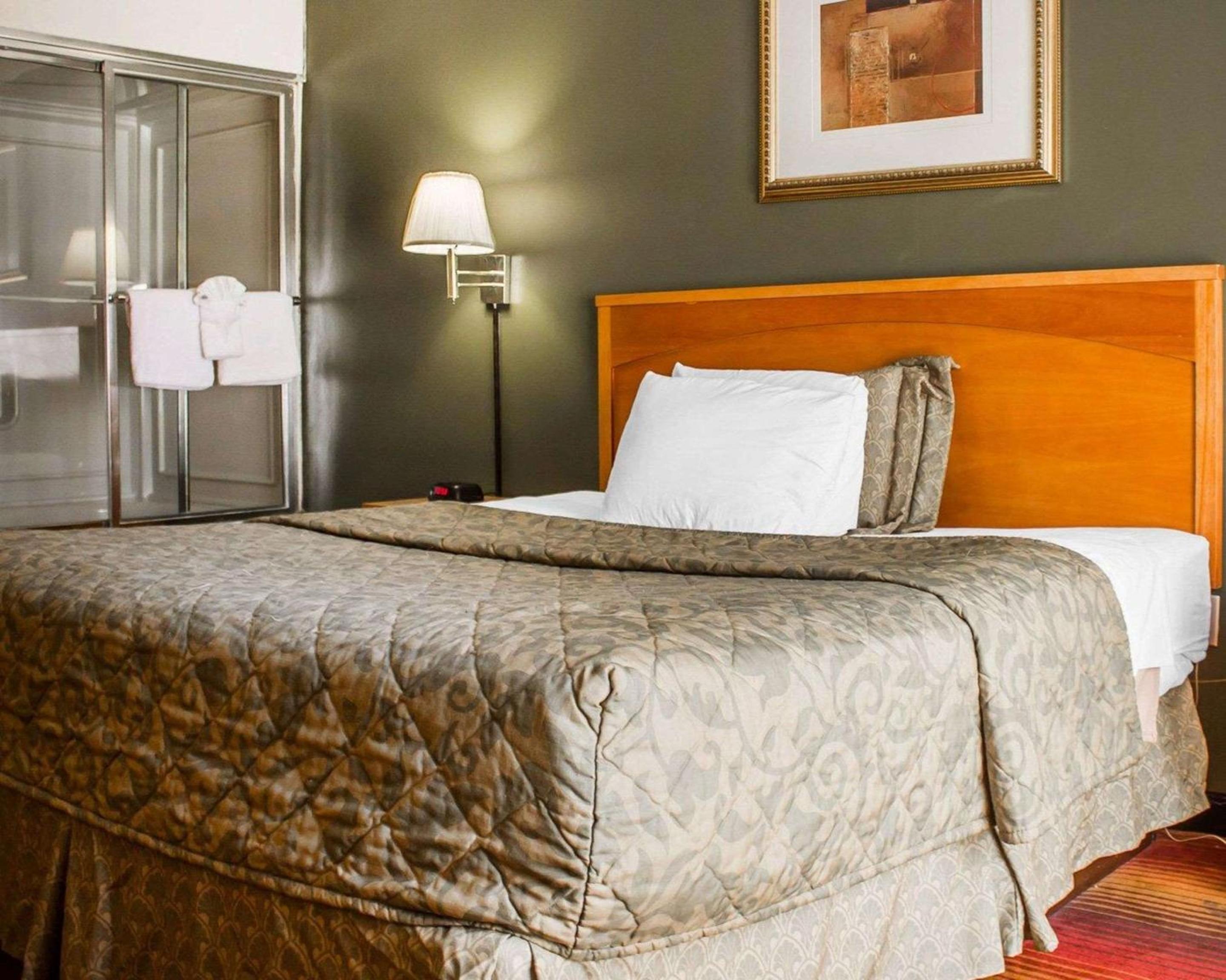 Standard King Room - Photo 3