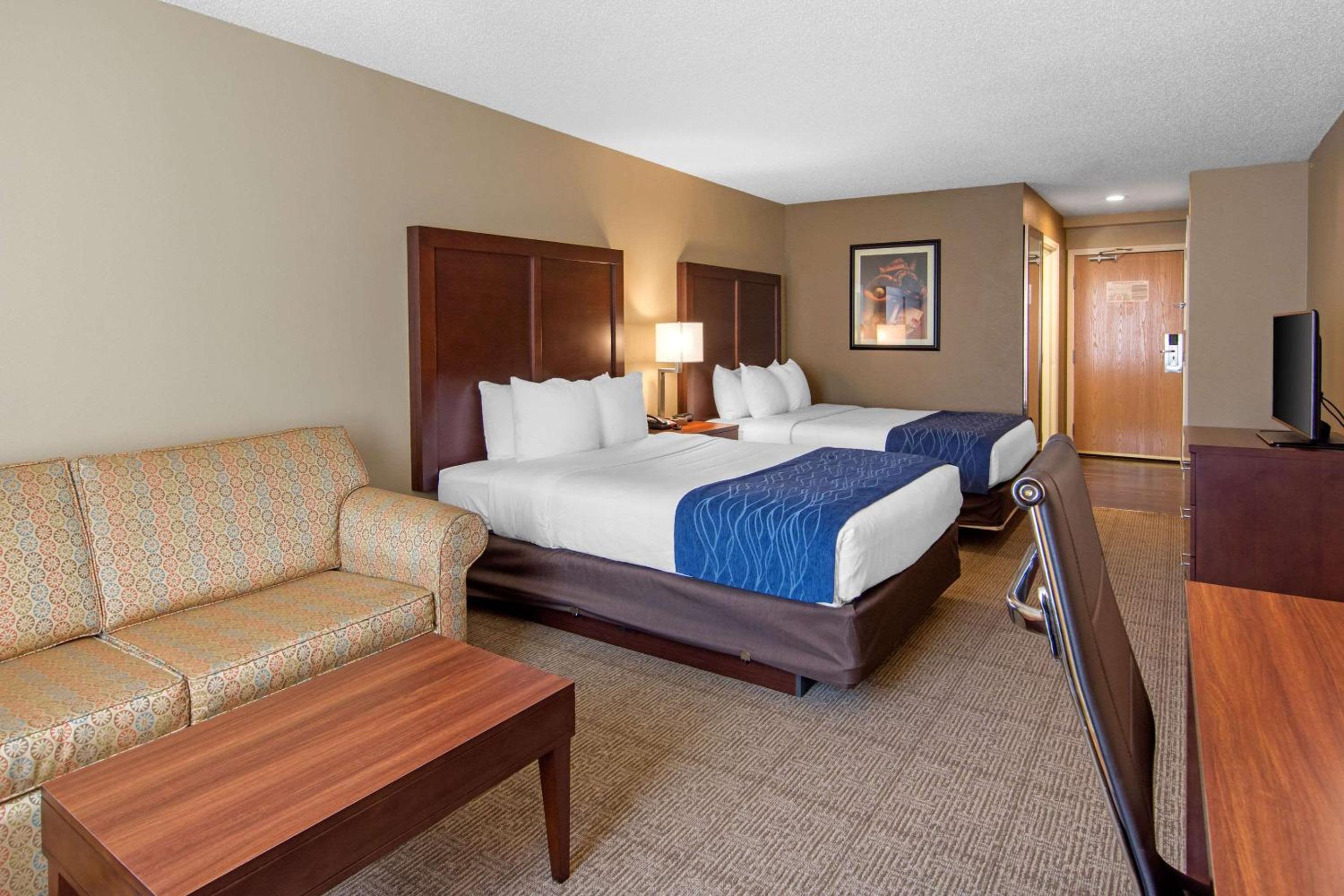 Queen Room with Two Queen Beds - Accessible/Non-Smoking  photo 1