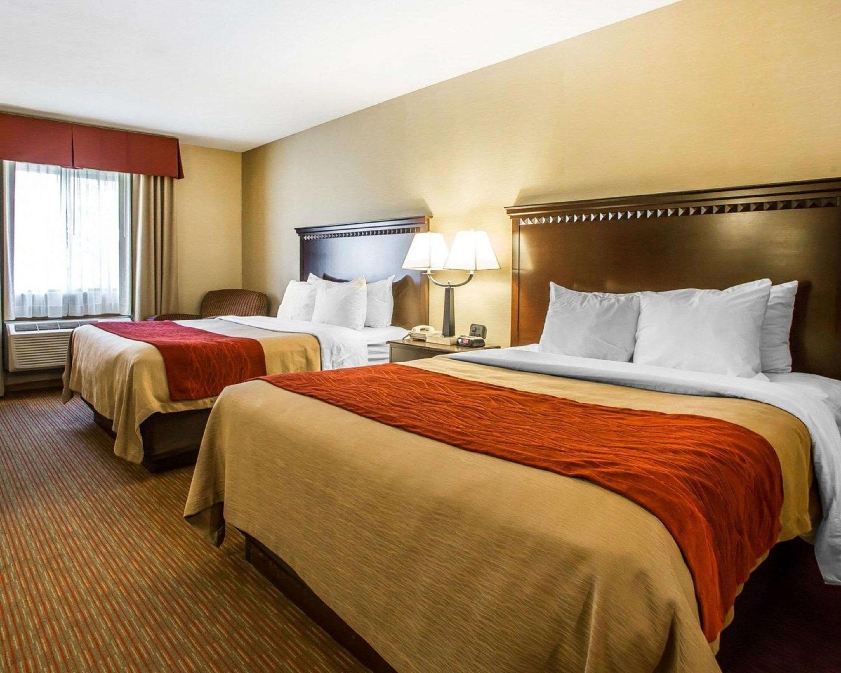 Queen Room with Two Queen Beds - Non-Smoking - Photo 1