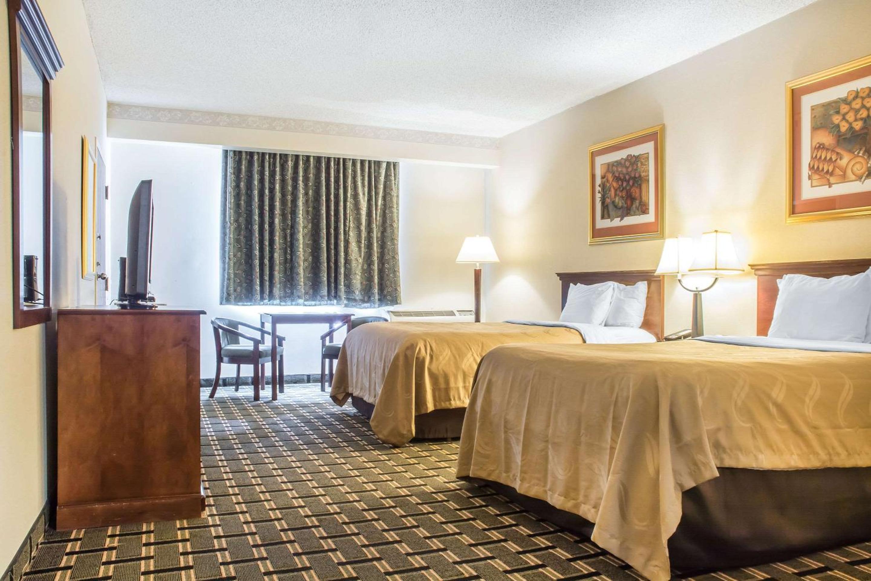 Double Room with Two Double Beds - Non-Smoking - Photo 2