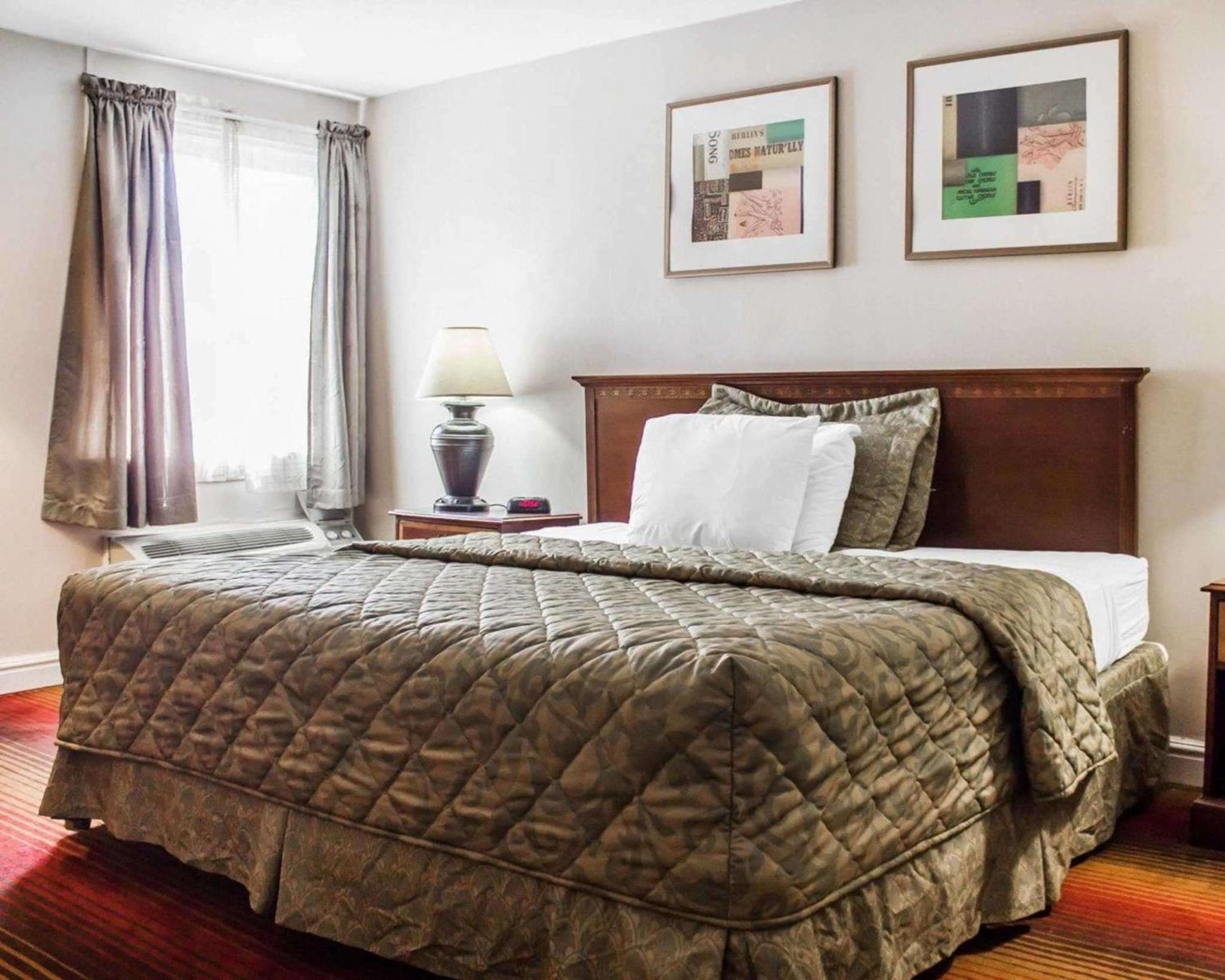 Executive King Room - Non-Smoking - Photo 2
