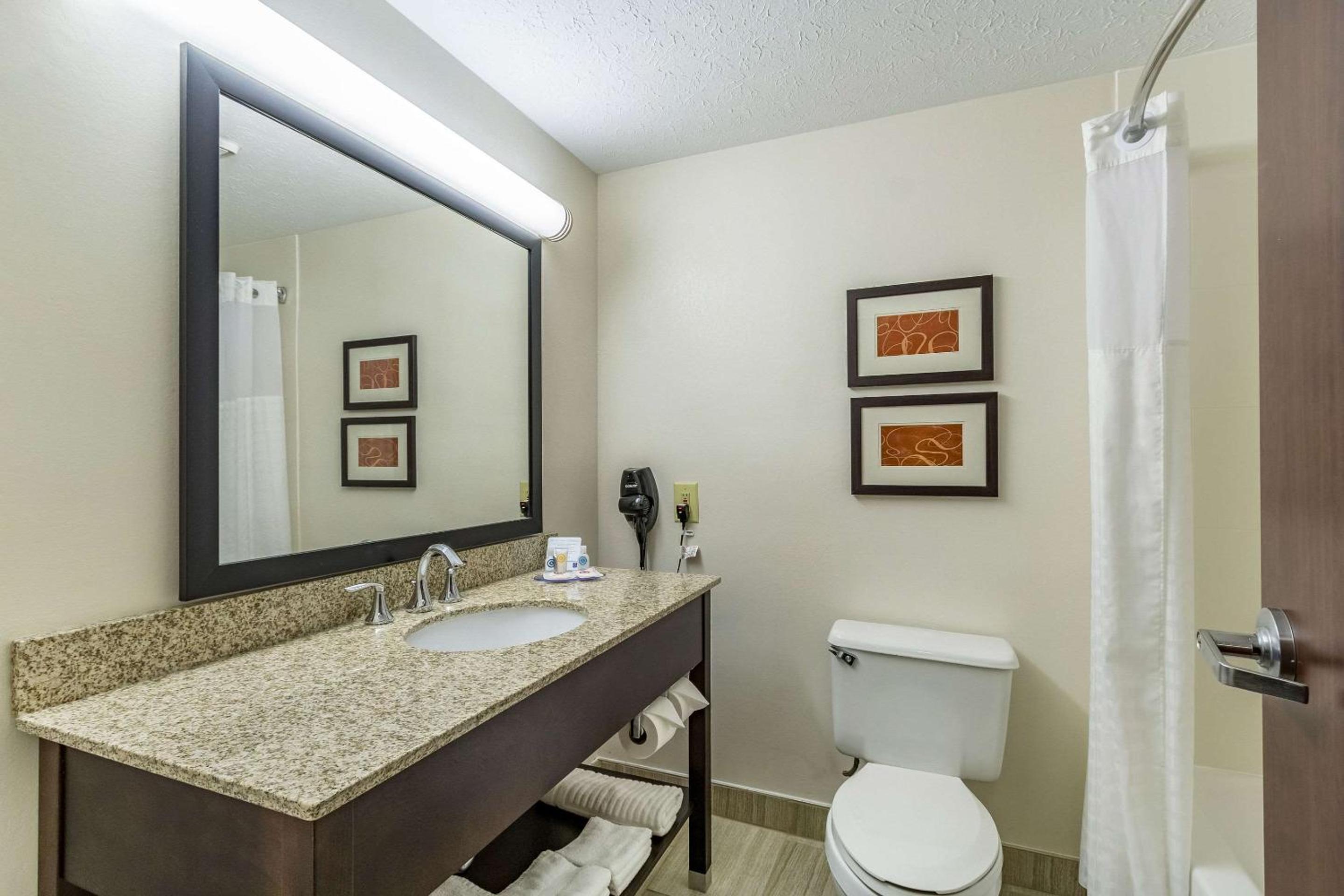 King Room - Non-Smoking - Photo 9