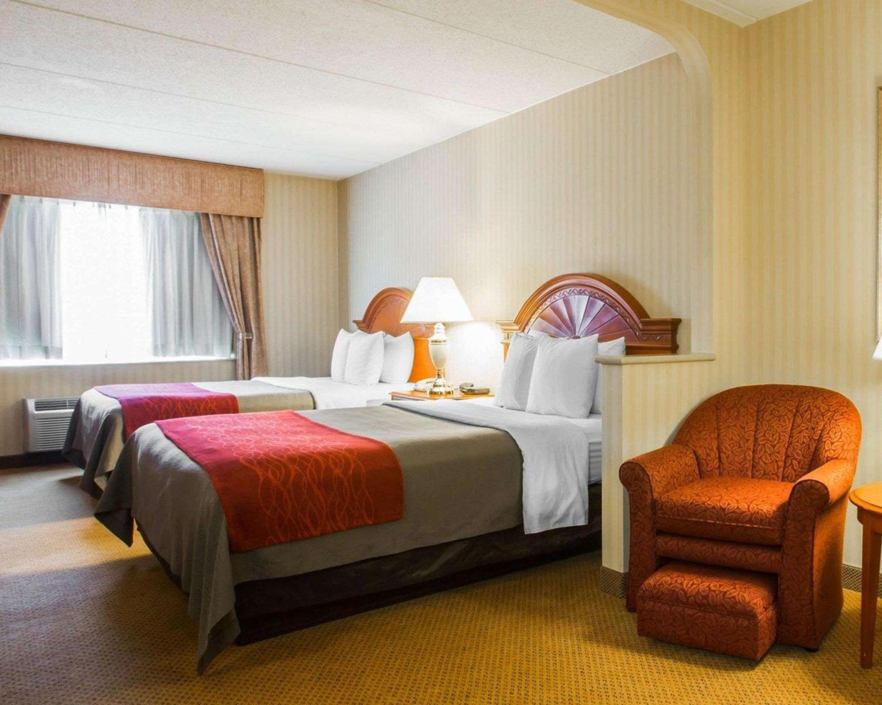 Queen Room With Two Queen Beds - Non-Smoking