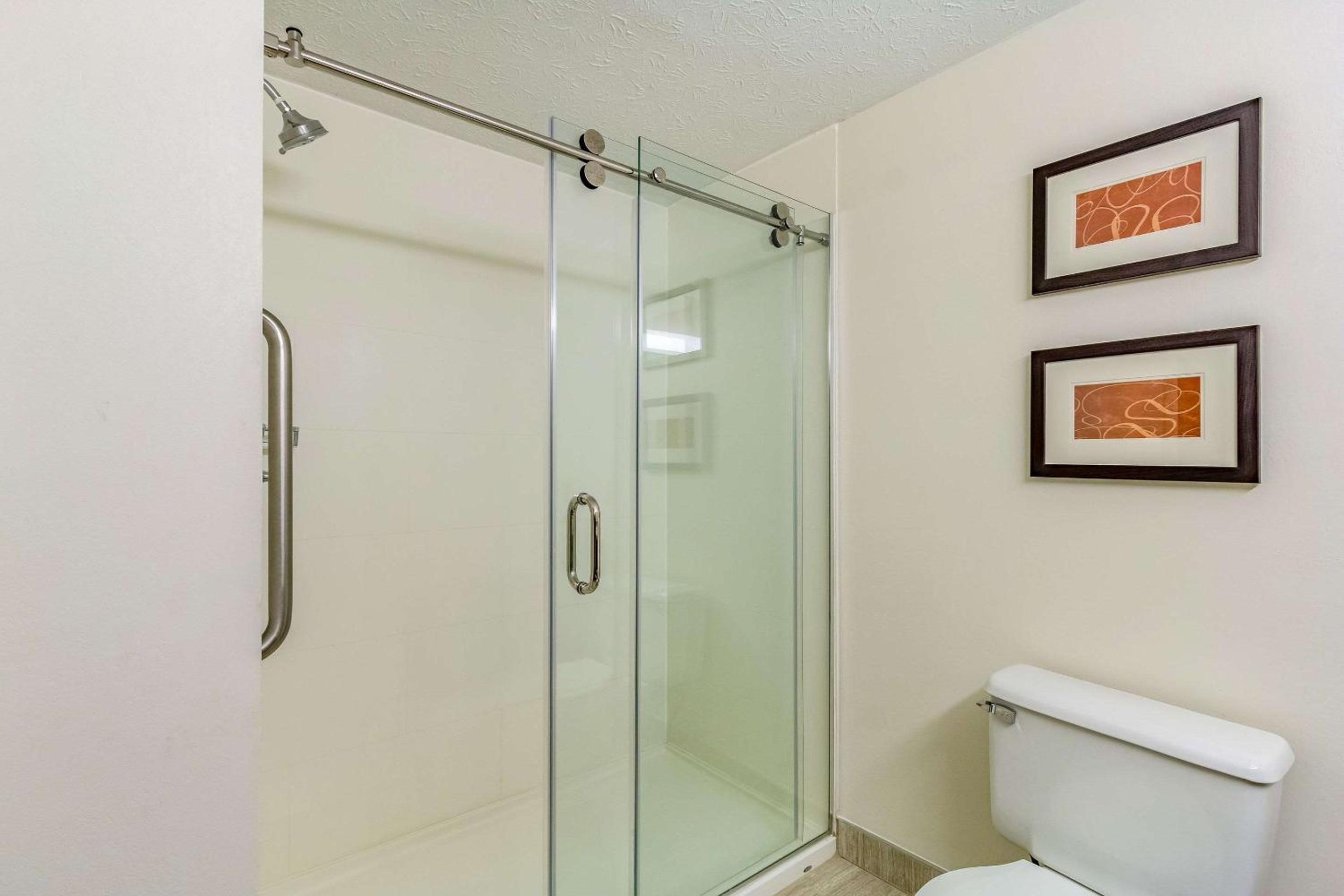 King Room - Non-Smoking - Photo 4