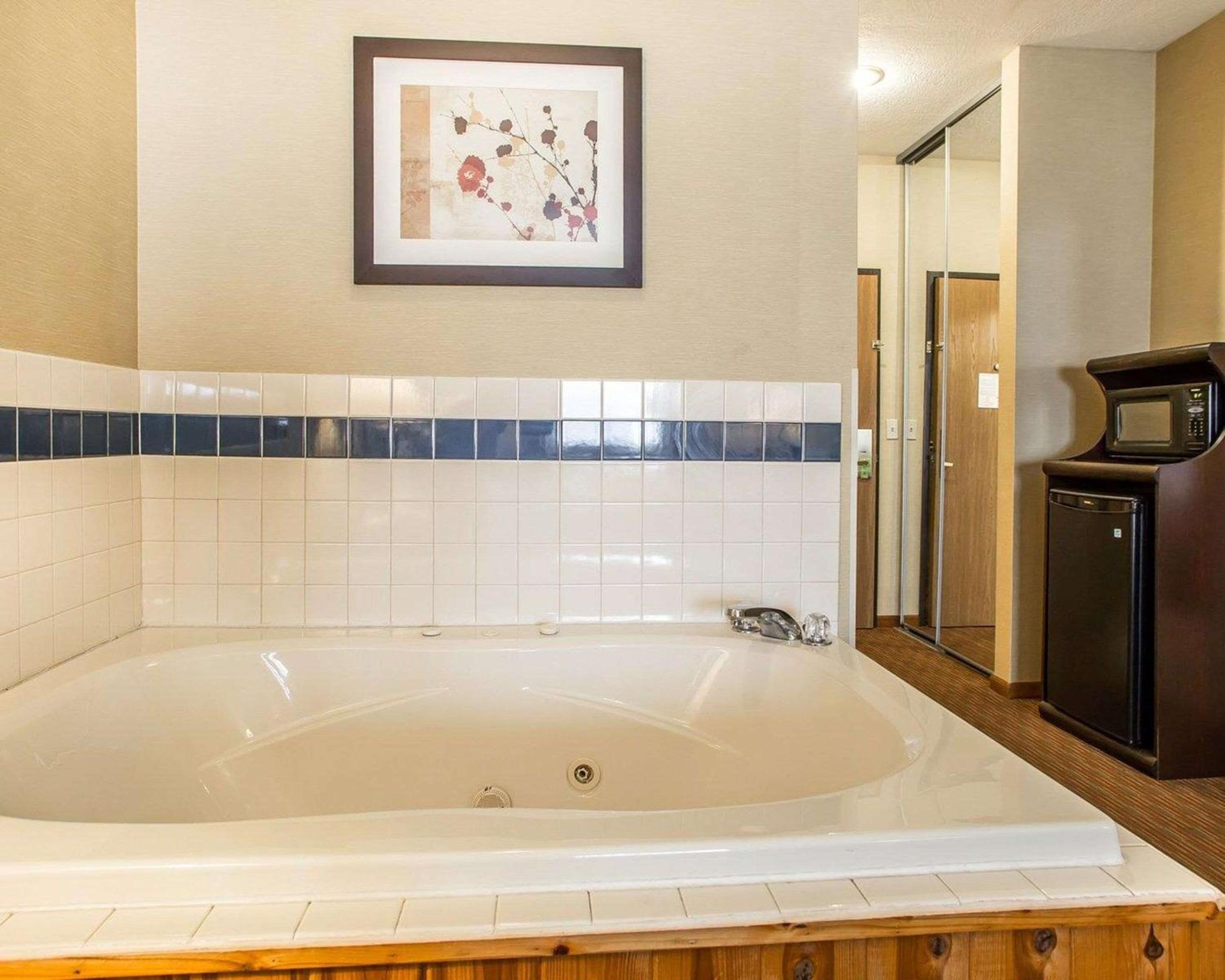 King Room with Spa Bath - Non-Smoking - Photo 5