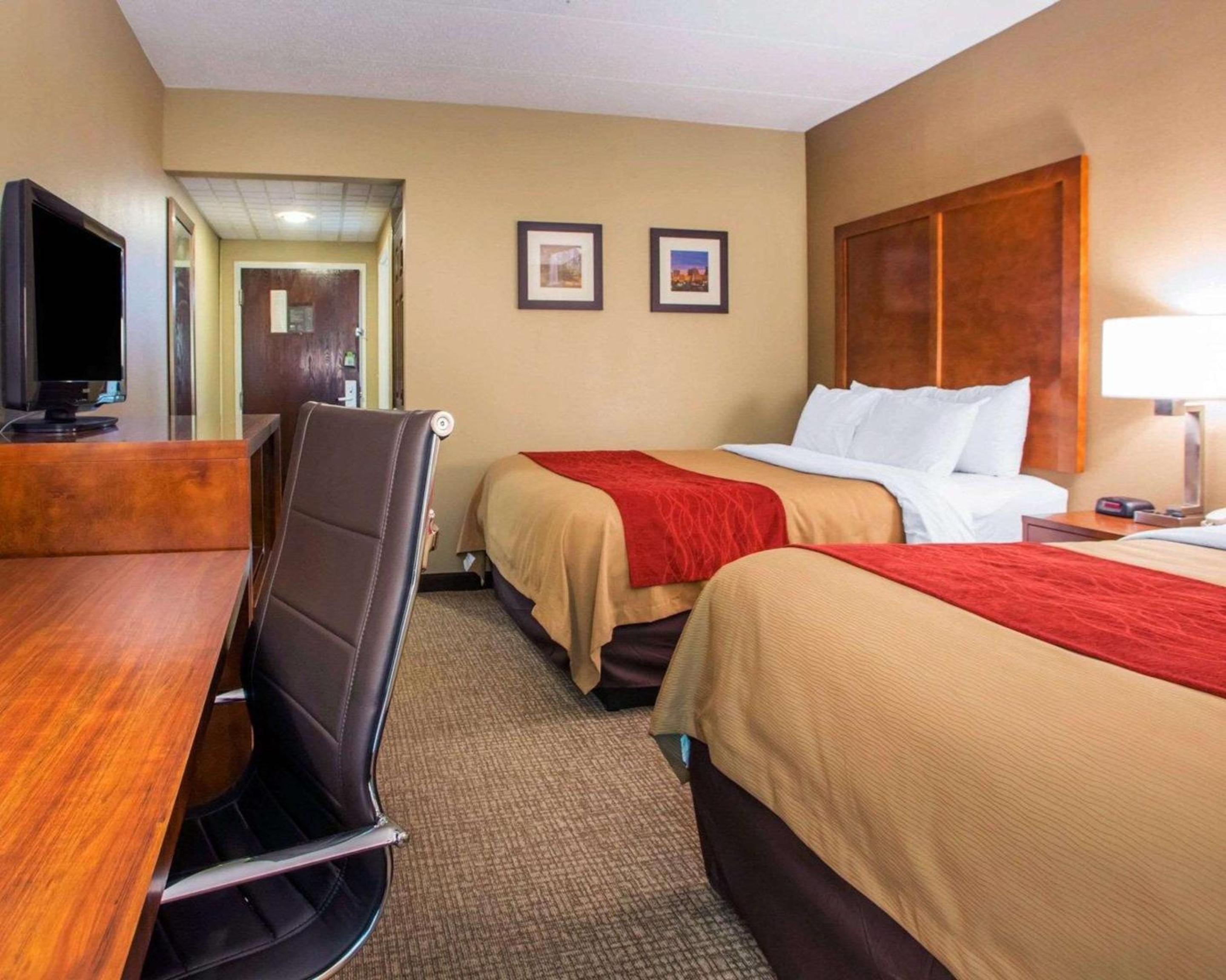 Queen Room with Two Queen Beds - Non-Smoking - Photo 1