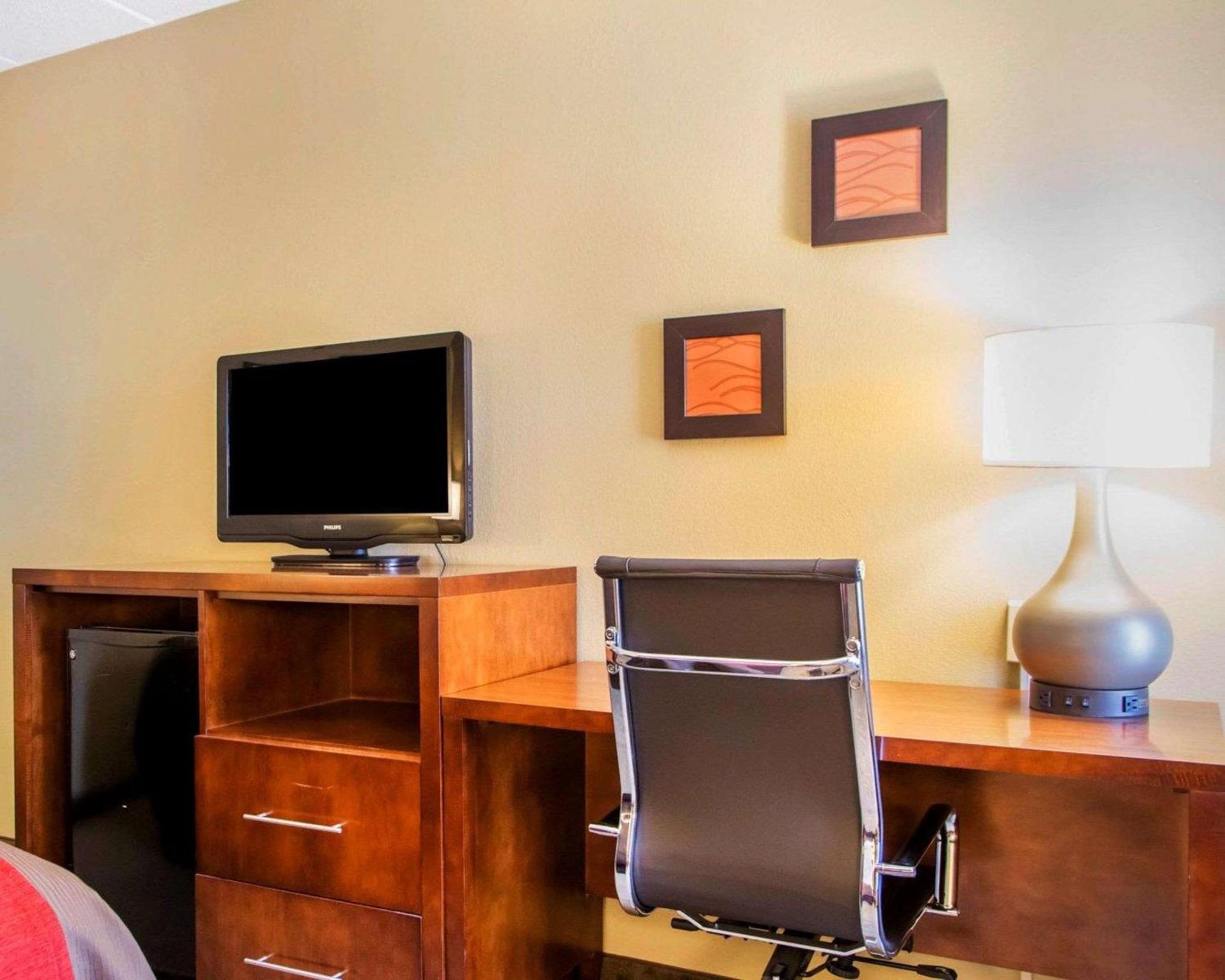 King Room - Non-Smoking - Photo 2