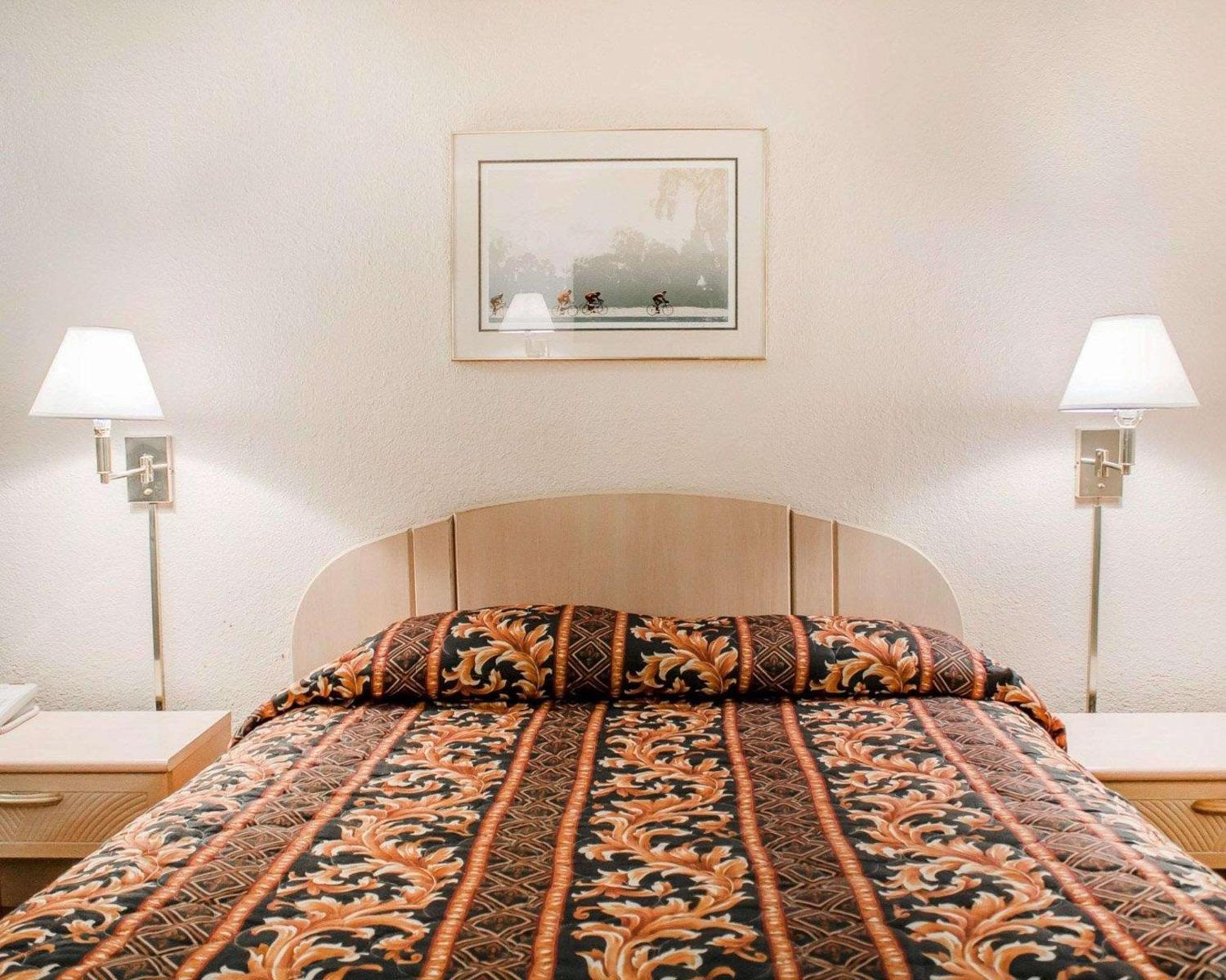 Queen Room - Smoking photo 1