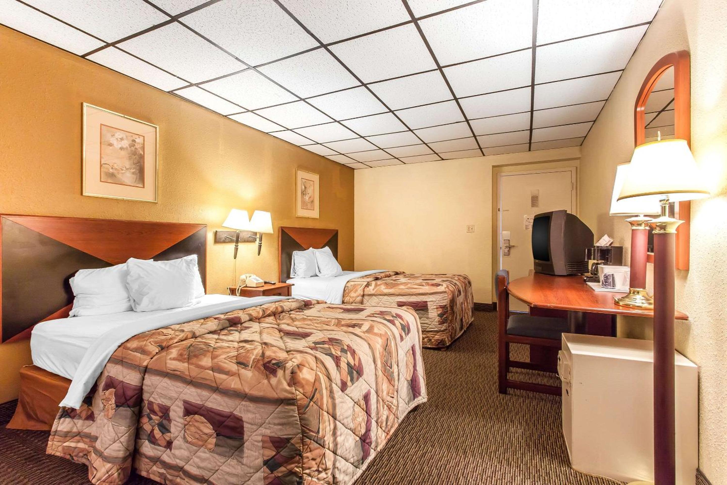 Double Room with Two Double Beds - Smoking photo 1