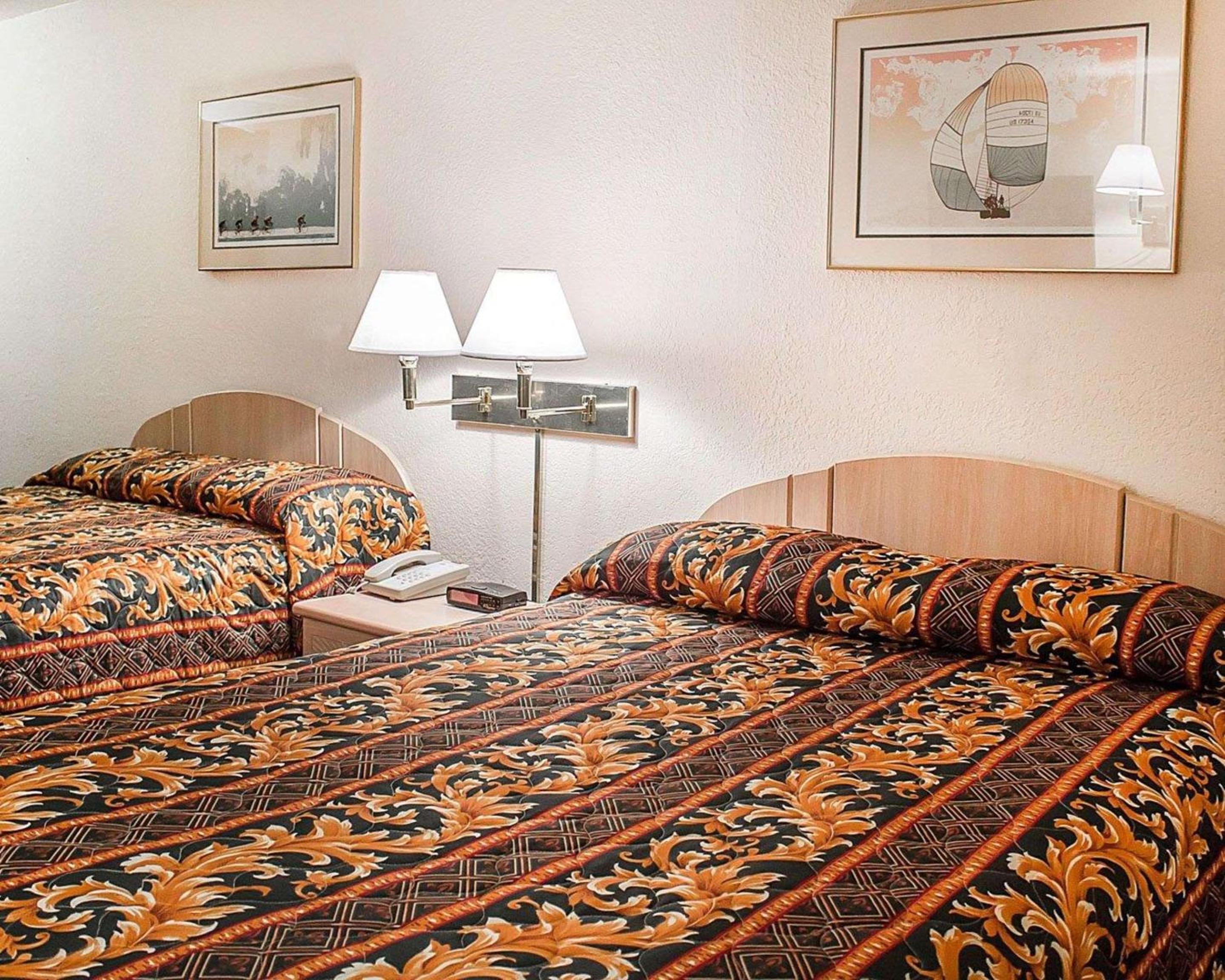 Double Room with Two Double Beds - Non-Smoking - Photo 3
