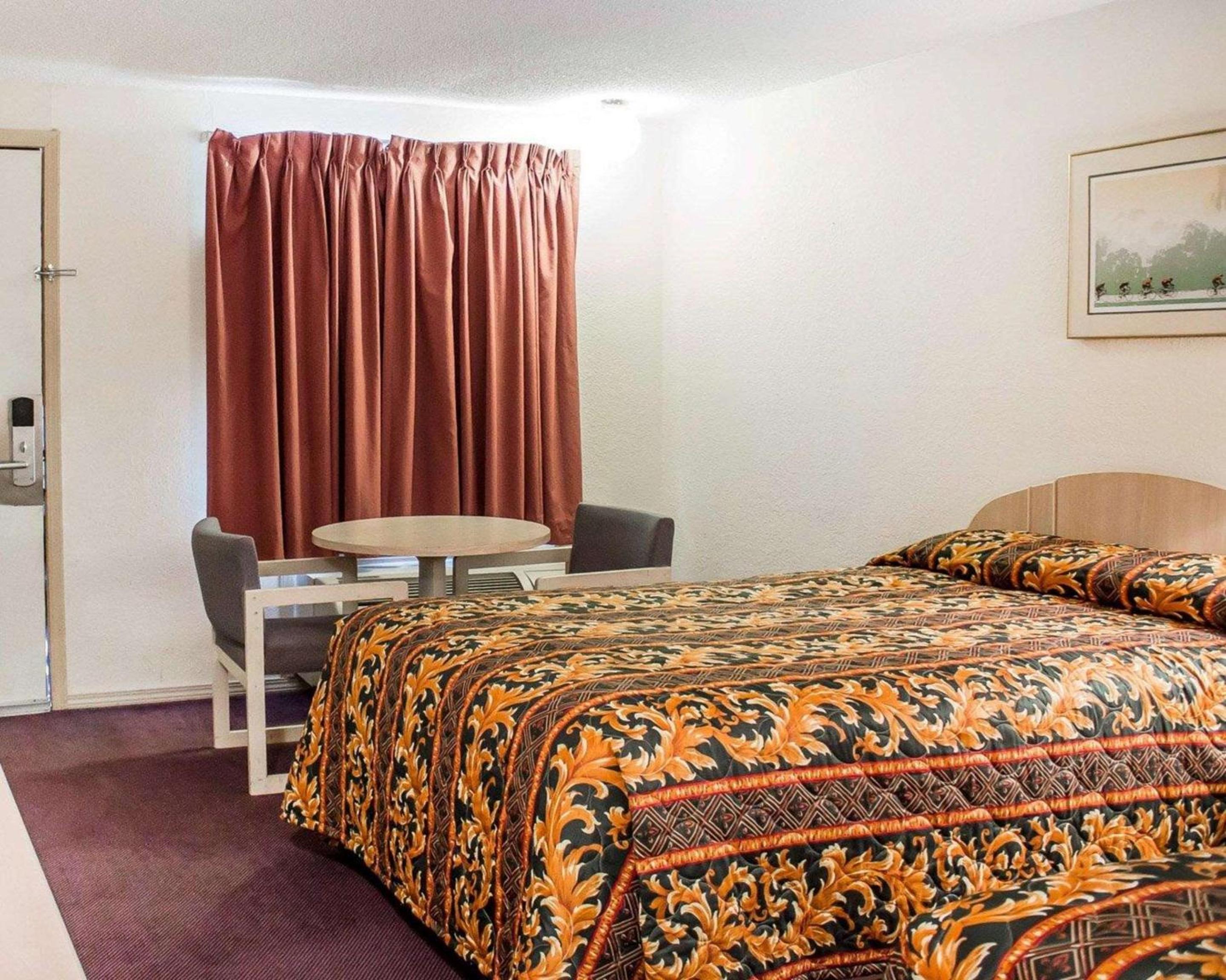 Double Room with Two Double Beds - Non-Smoking - Photo 2