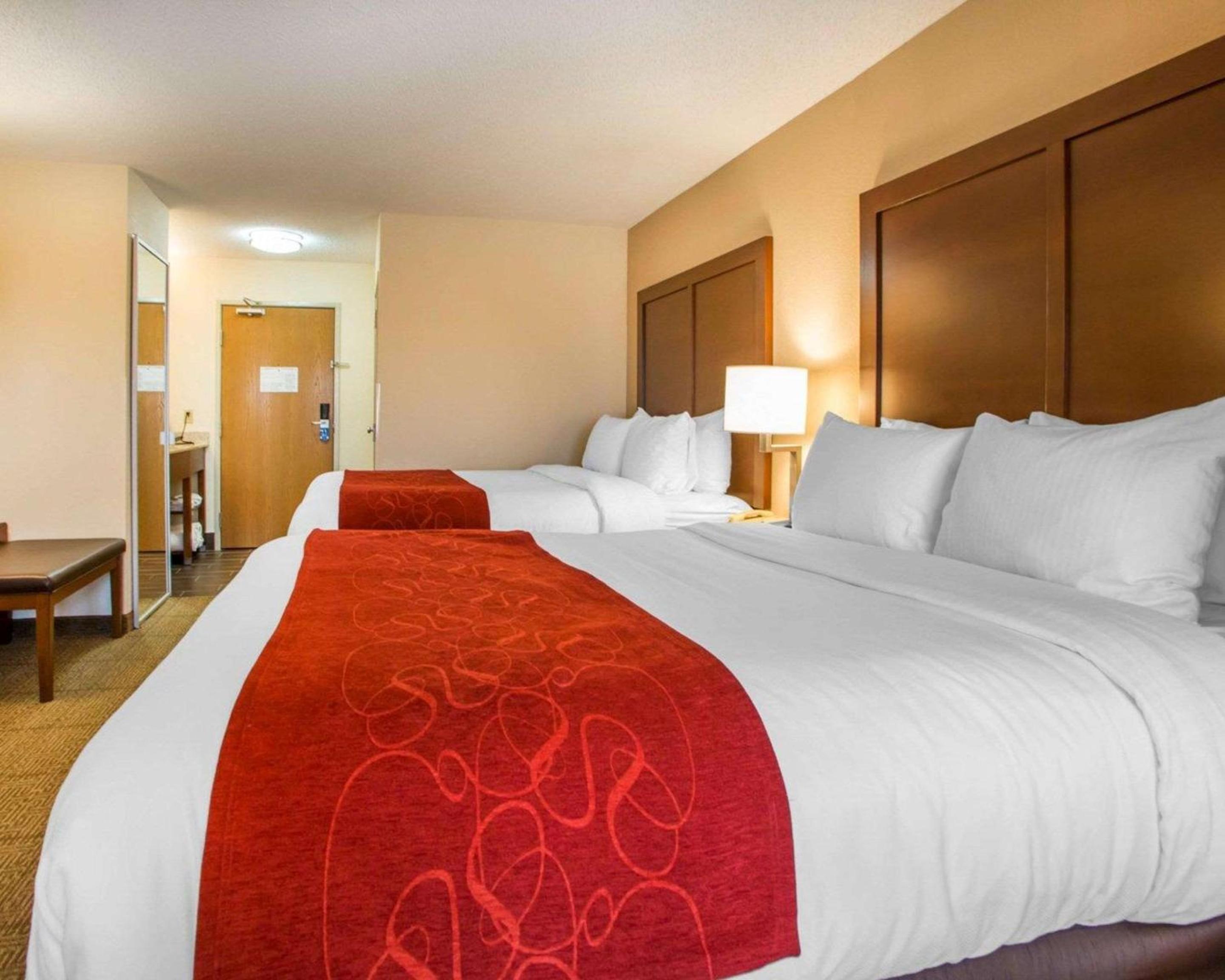 Queen Suite with Two Queen Beds - Non-Smoking - Photo 1