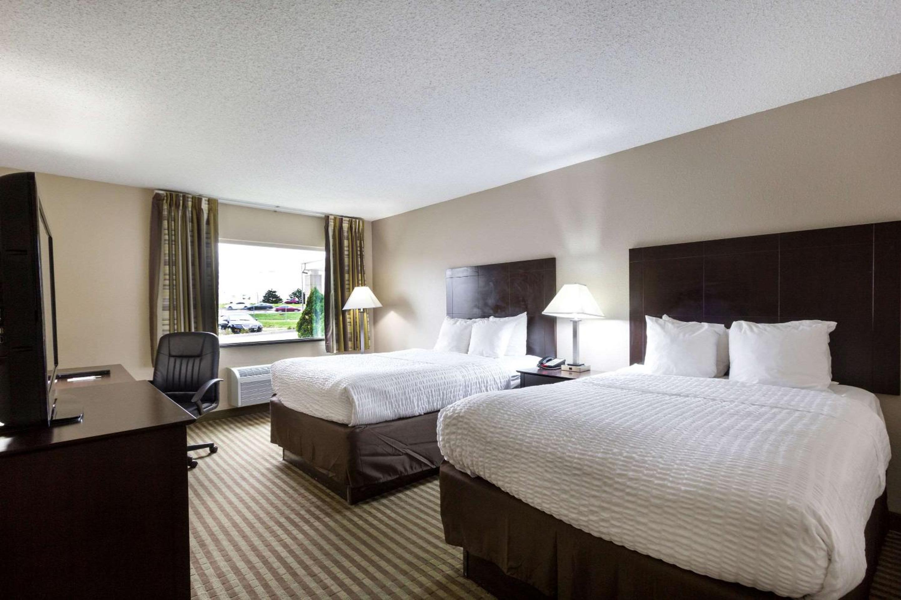 Double Room With Two Double Beds And Accessible Tub - Accessible/Non-Smoking photo 1