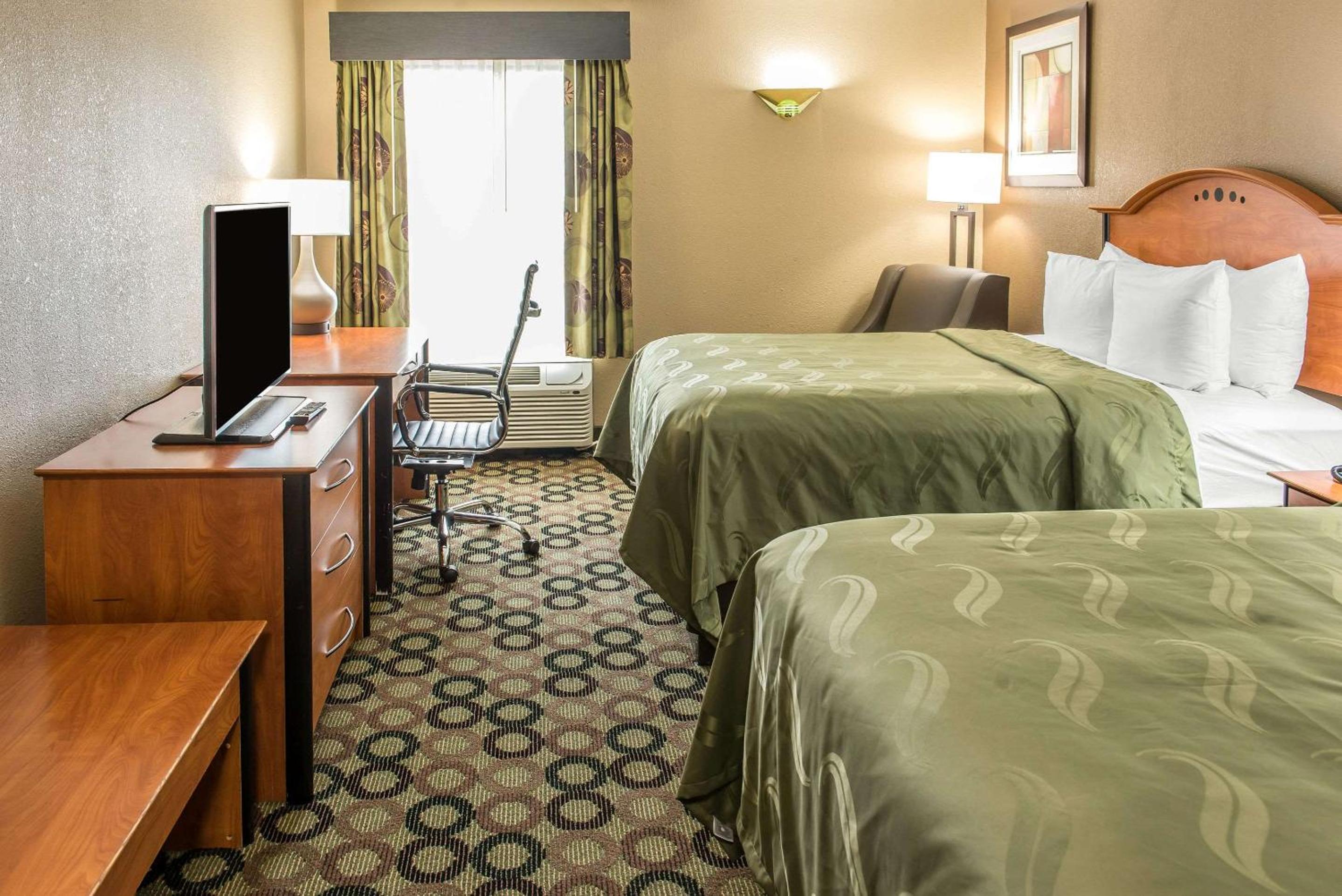 Standard Queen Room with Two Queen Beds - Non Smoking  - Photo 3
