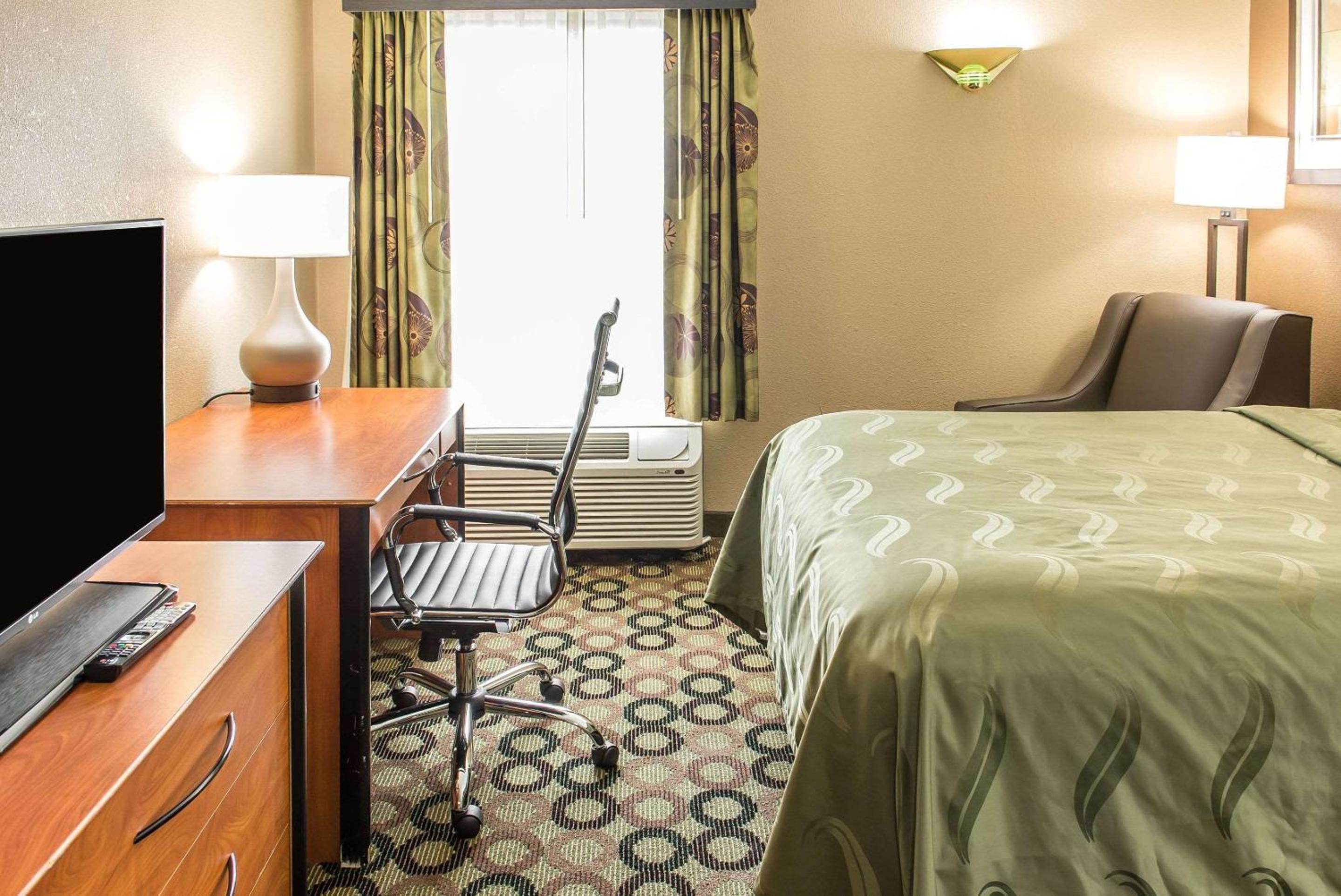 Standard Queen Room with Two Queen Beds - Non Smoking  - Photo 2
