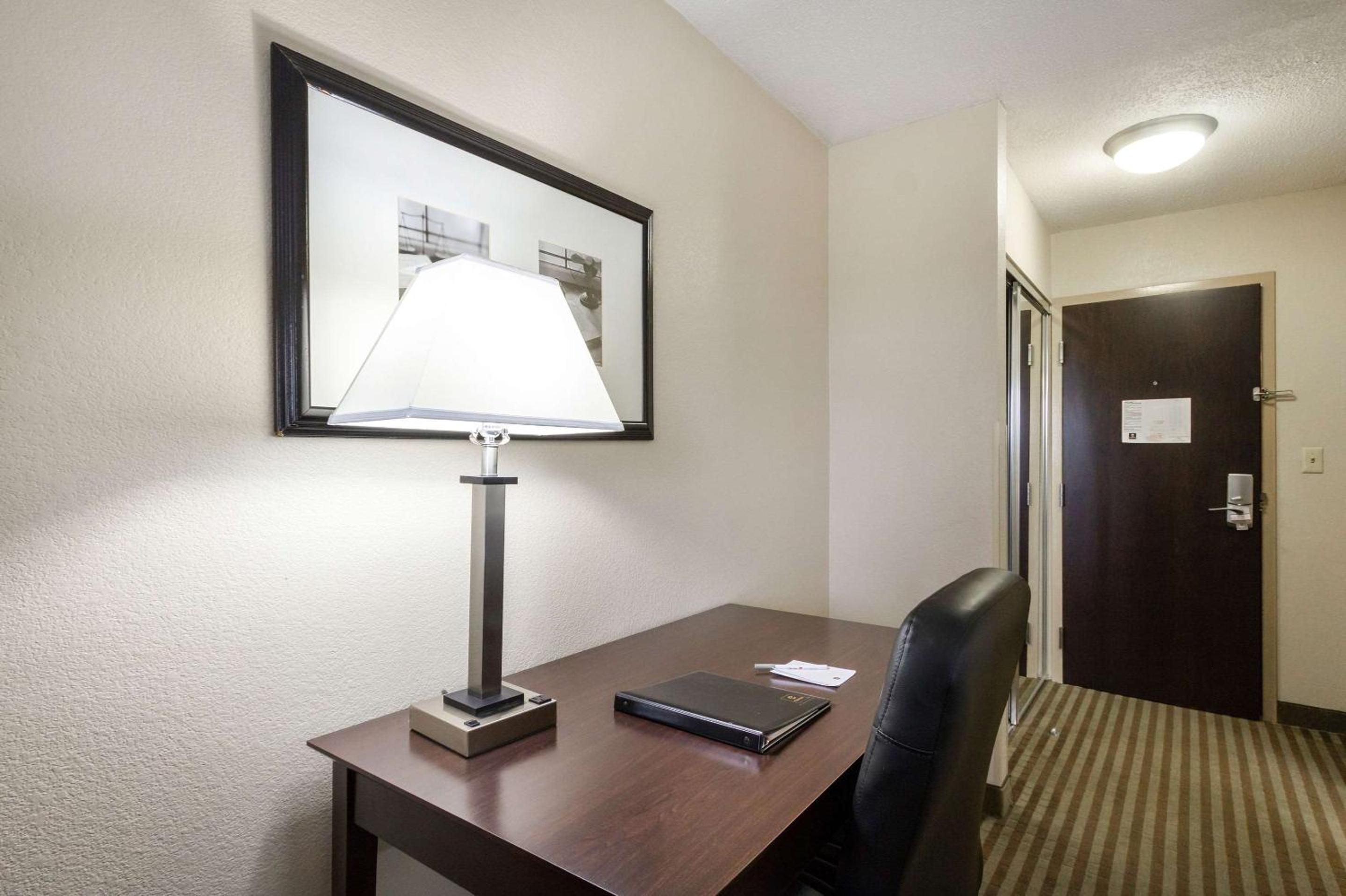 Double Room With Two Double Beds - Non-Smoking photo 3