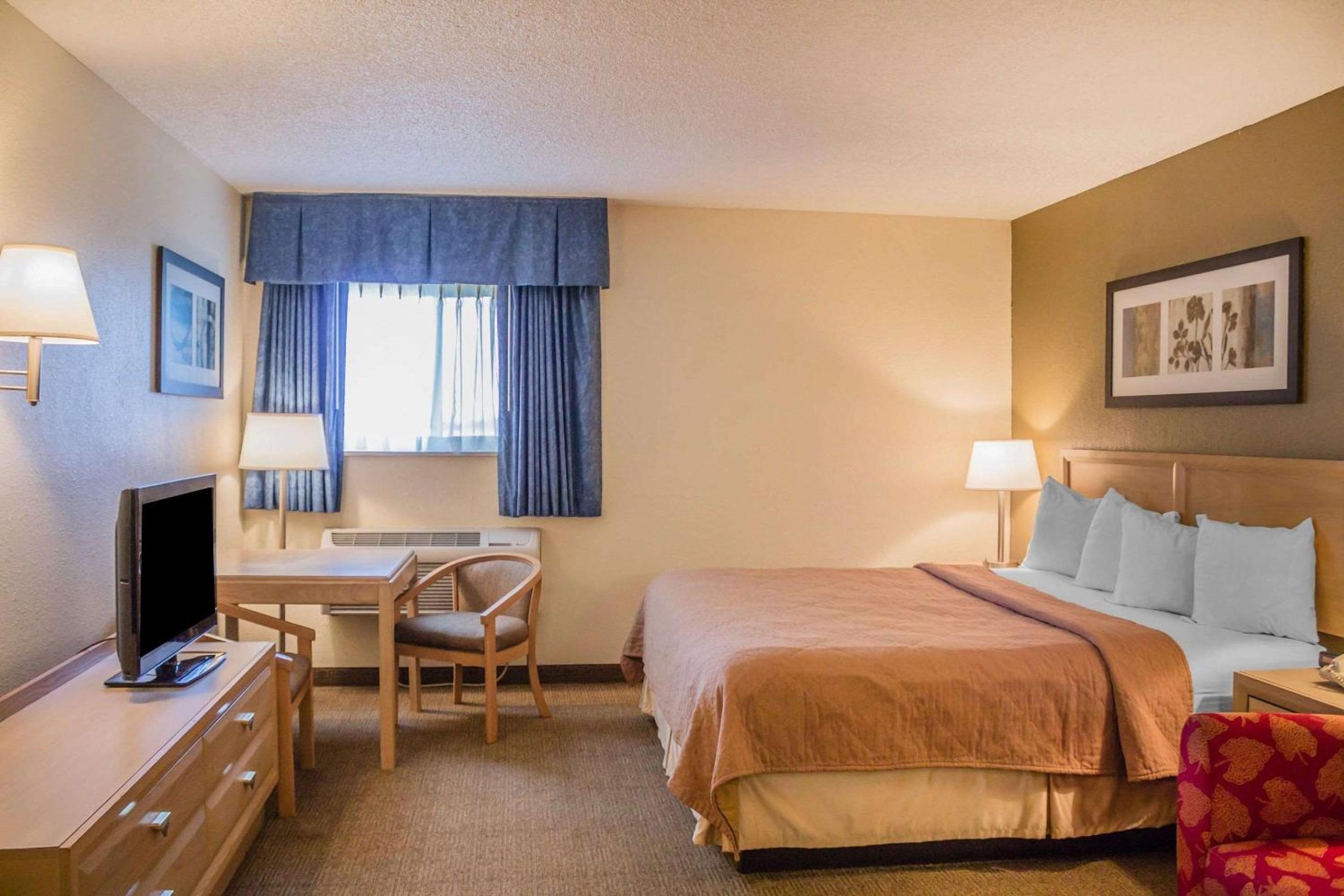 King Room - Non-Smoking - Photo 1