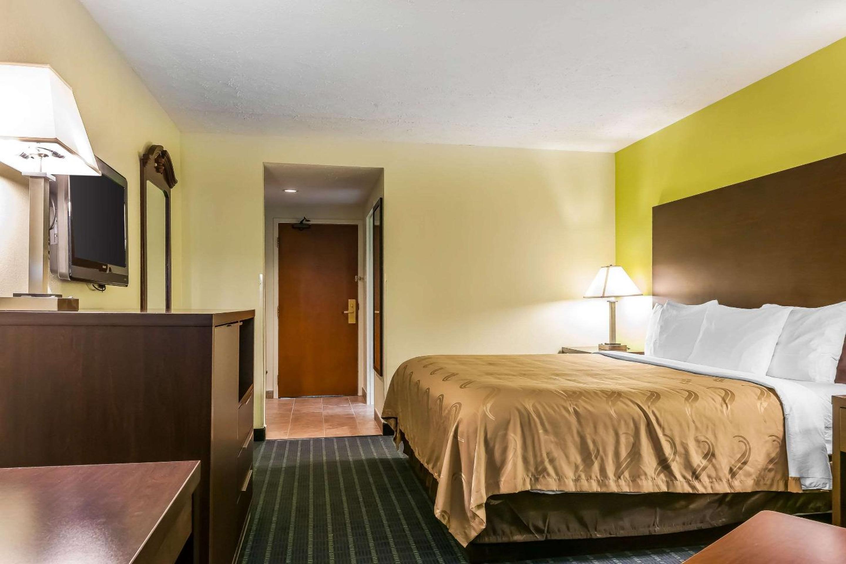 King Room - Non-Smoking photo 1