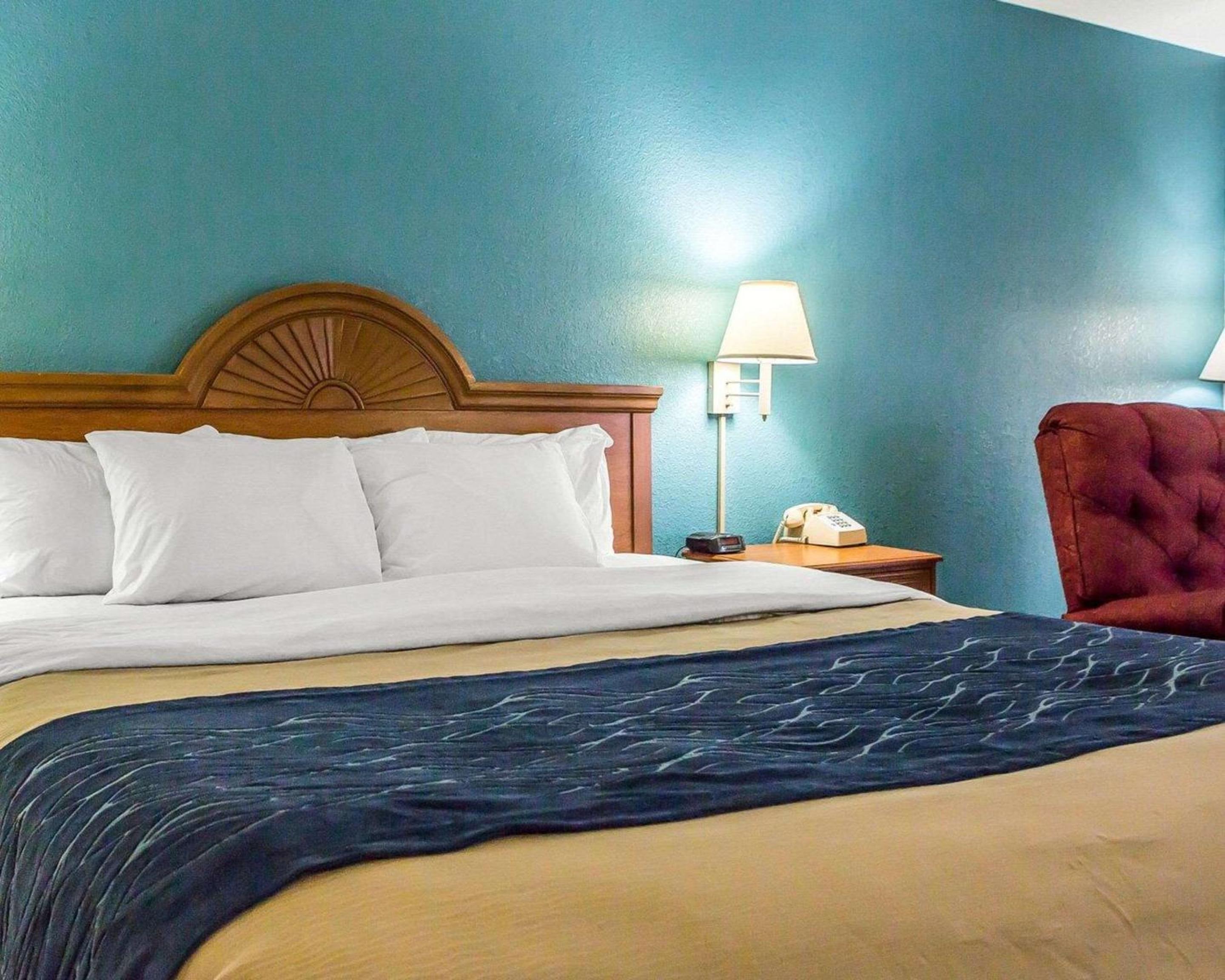 King Room - Non-Smoking photo 2