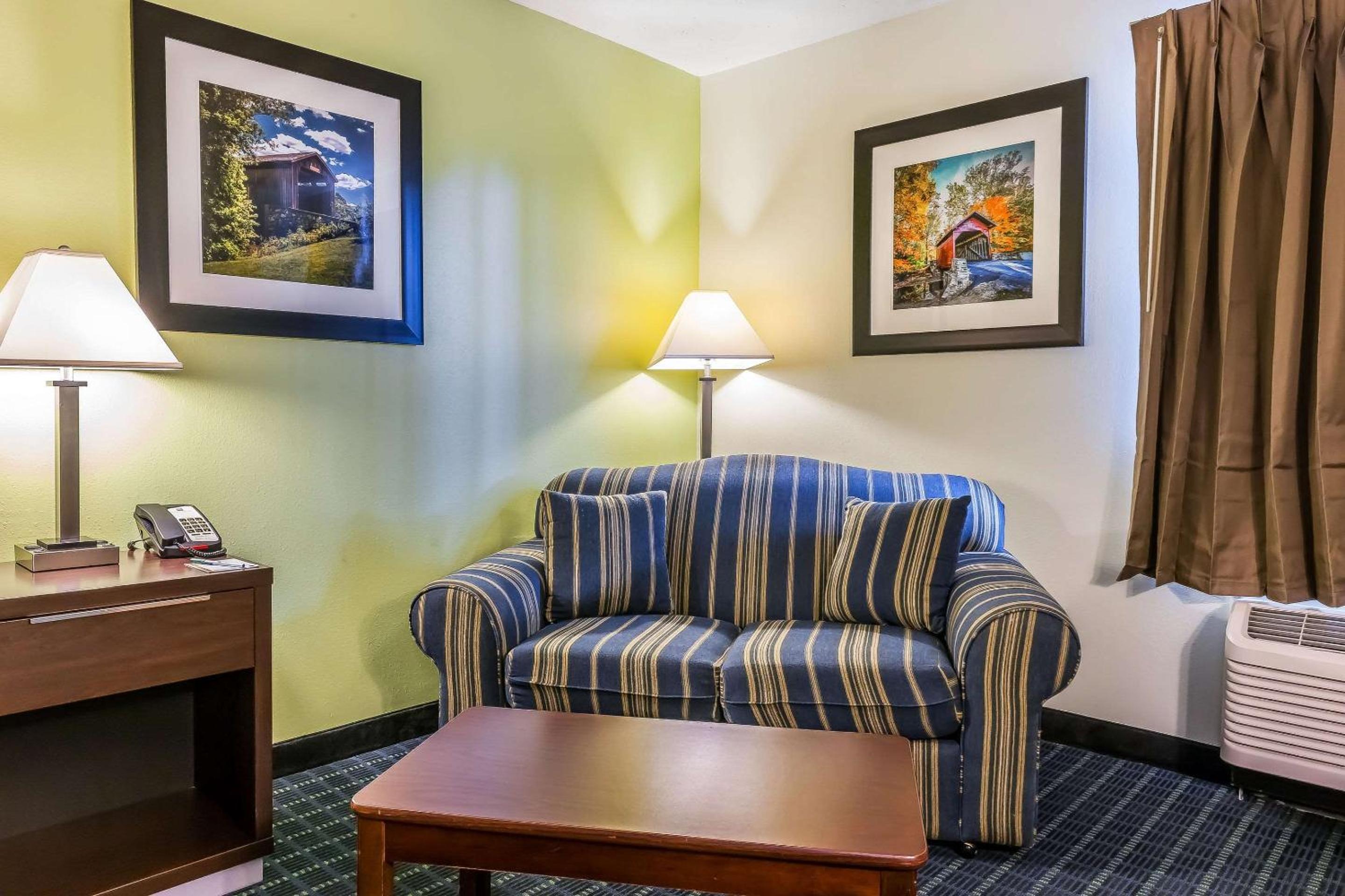 King Room - Non-Smoking photo 2