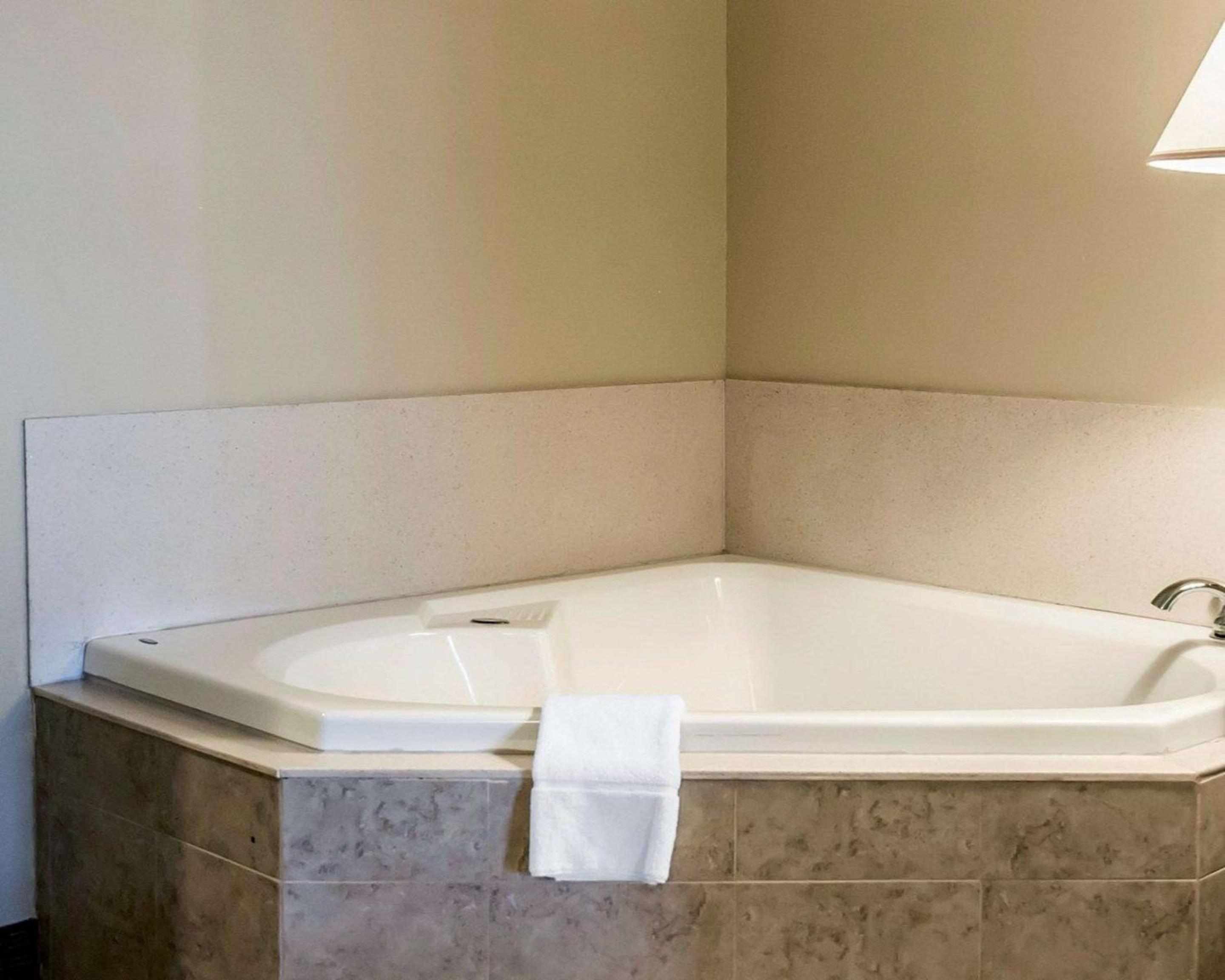 King Suite With Spa Bath - Non-Smoking photo 2