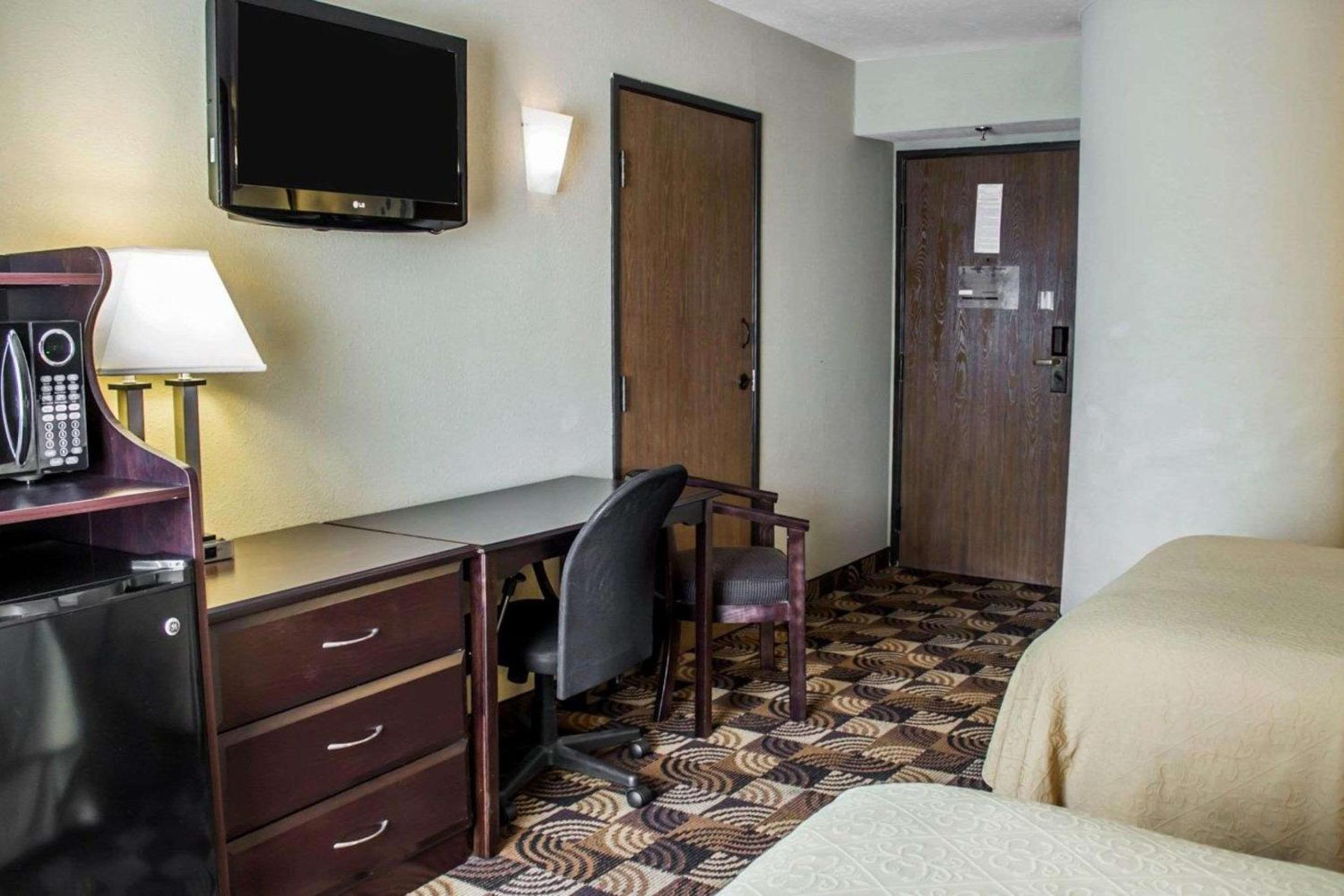 Double Room with Two Double Beds - Non-Smoking - Photo 3