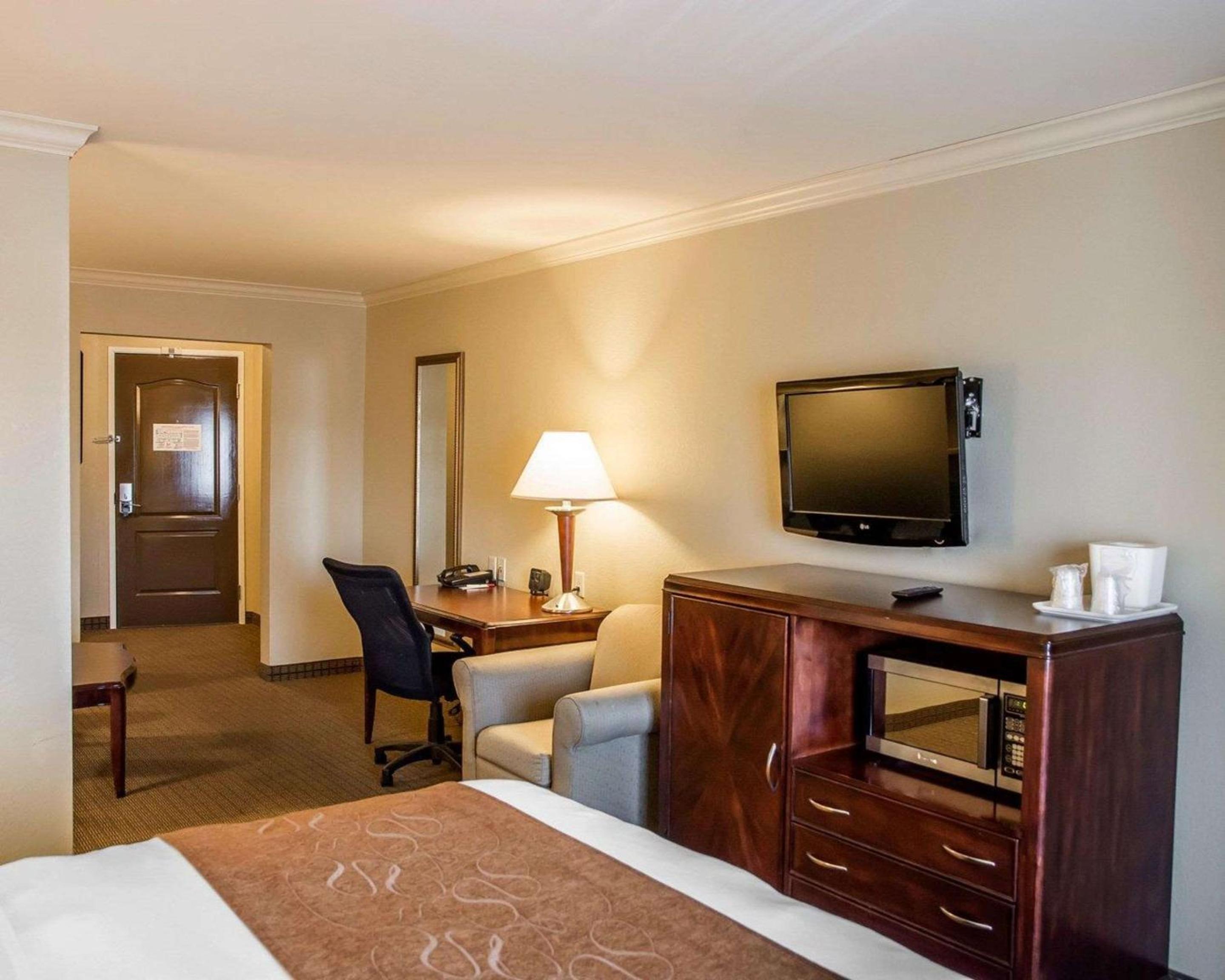 Queen Suite - Disability Access/Non-Smoking photo 1